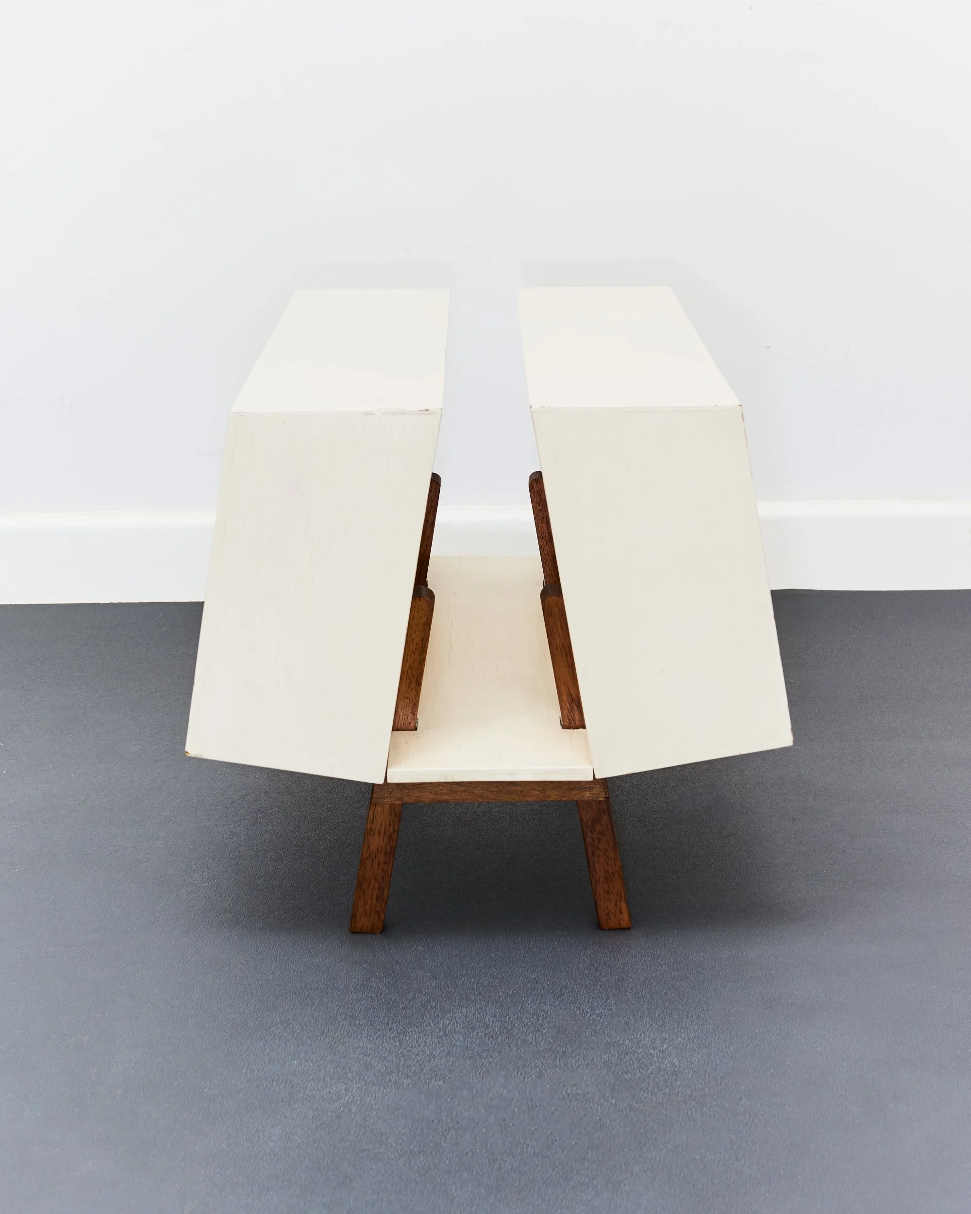 penguin.donkey.isokon.mk2.bookcase.ernest.race.1960 2.jpg