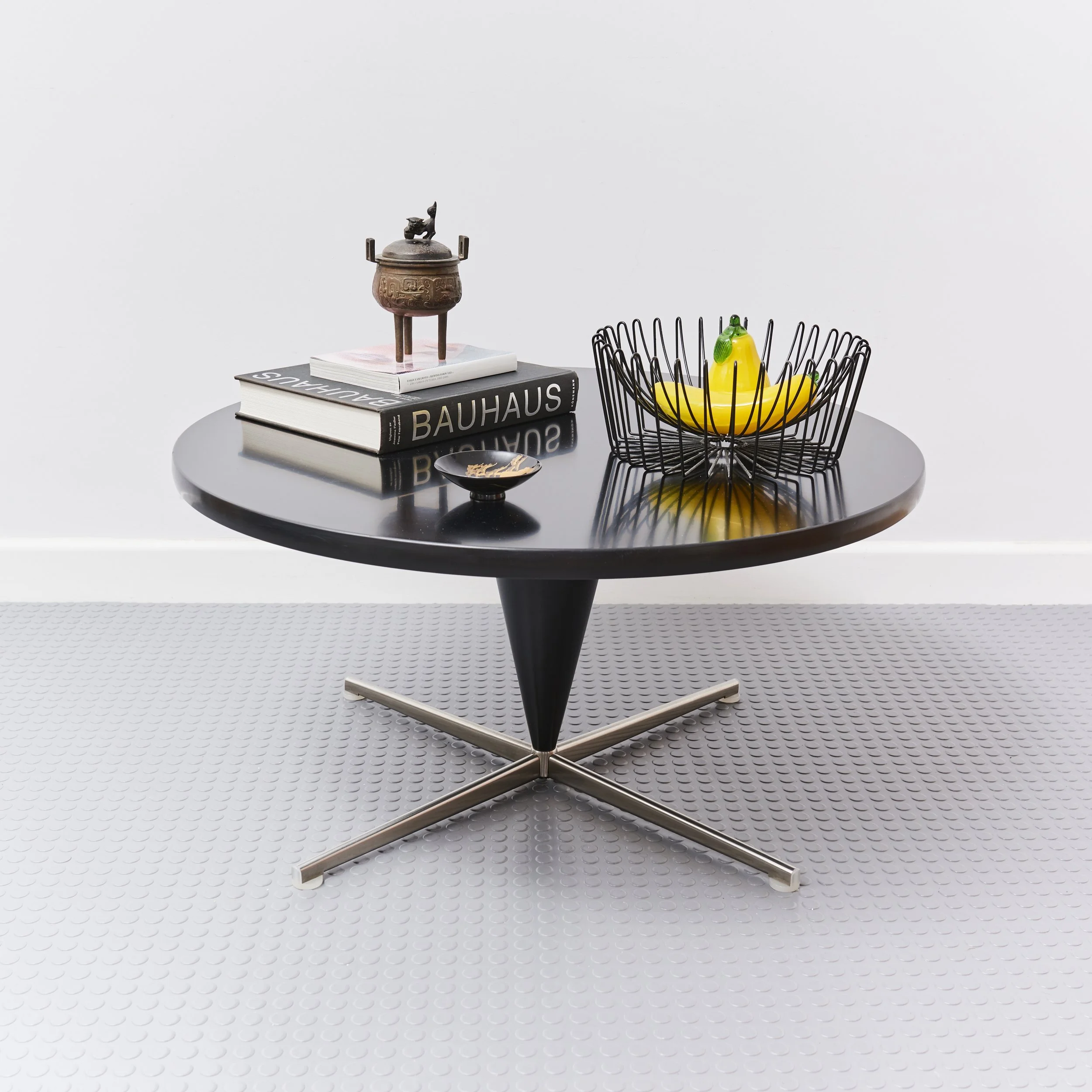 verner.panton.cone.coffee.table.black.vitra.2000 6.jpg