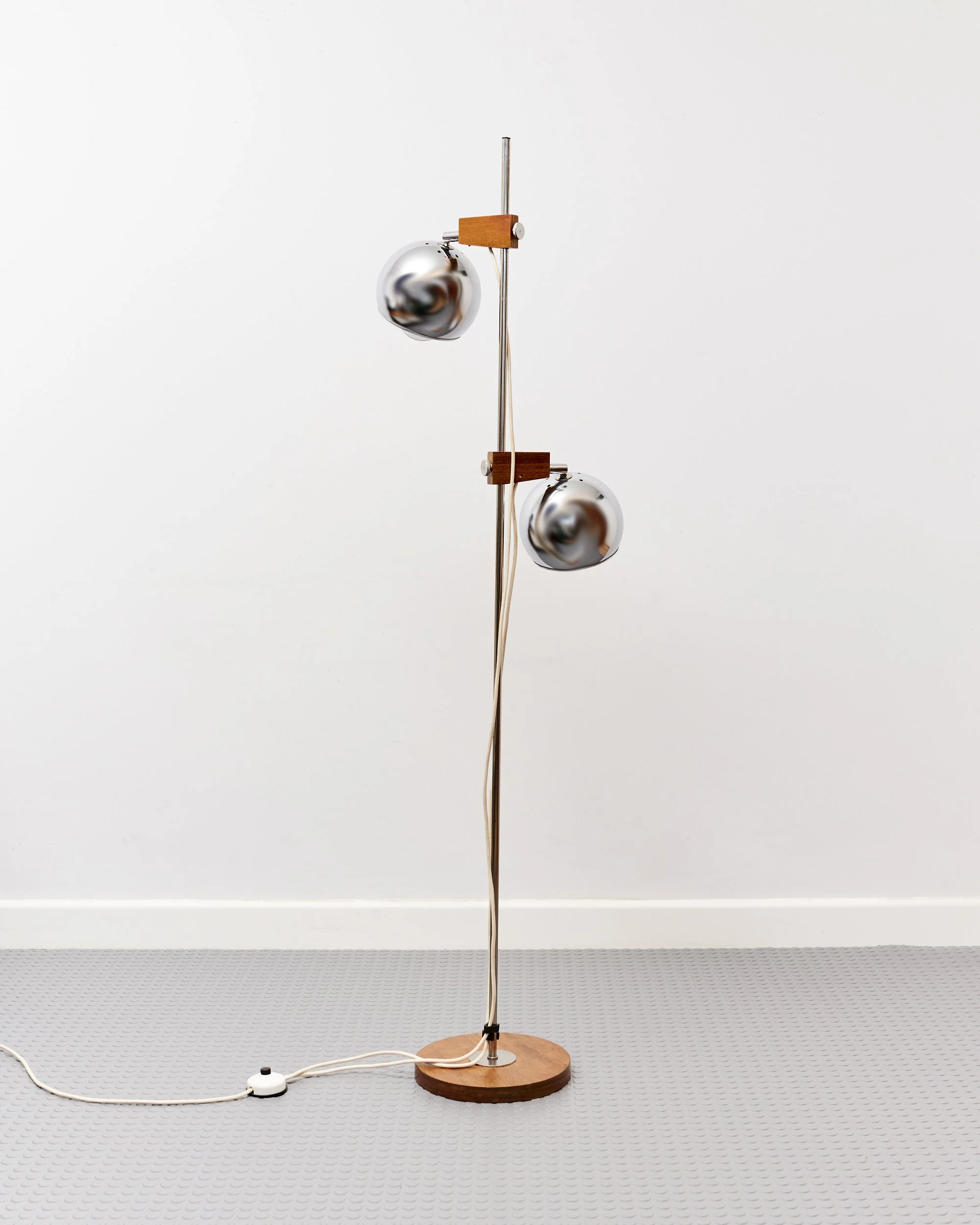 space.age.eye.ball.sphere.floor.lamp.teak.chrome.temde.switzerland.1960.1970 3.jpg