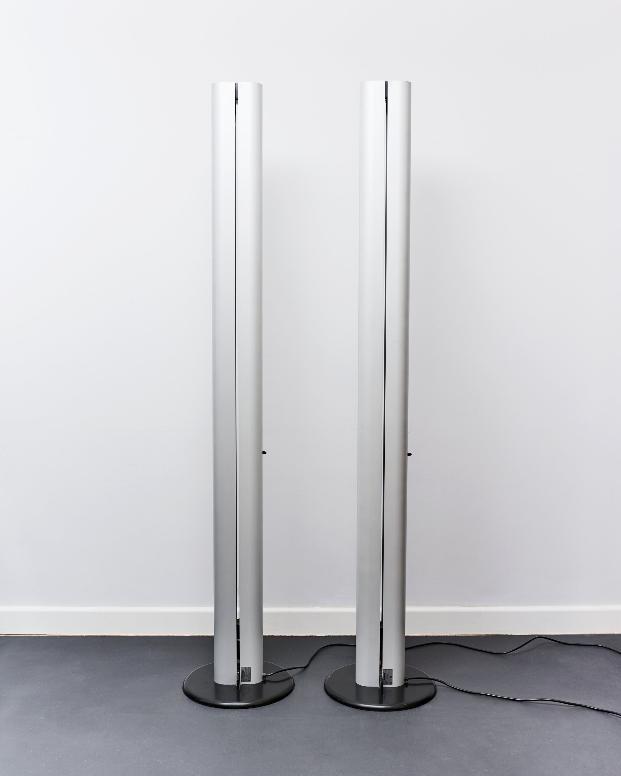 megaron.floor.lamp.brushed.aluminium.artemide.gianfranco.frattini.1980.pair 3.jpg