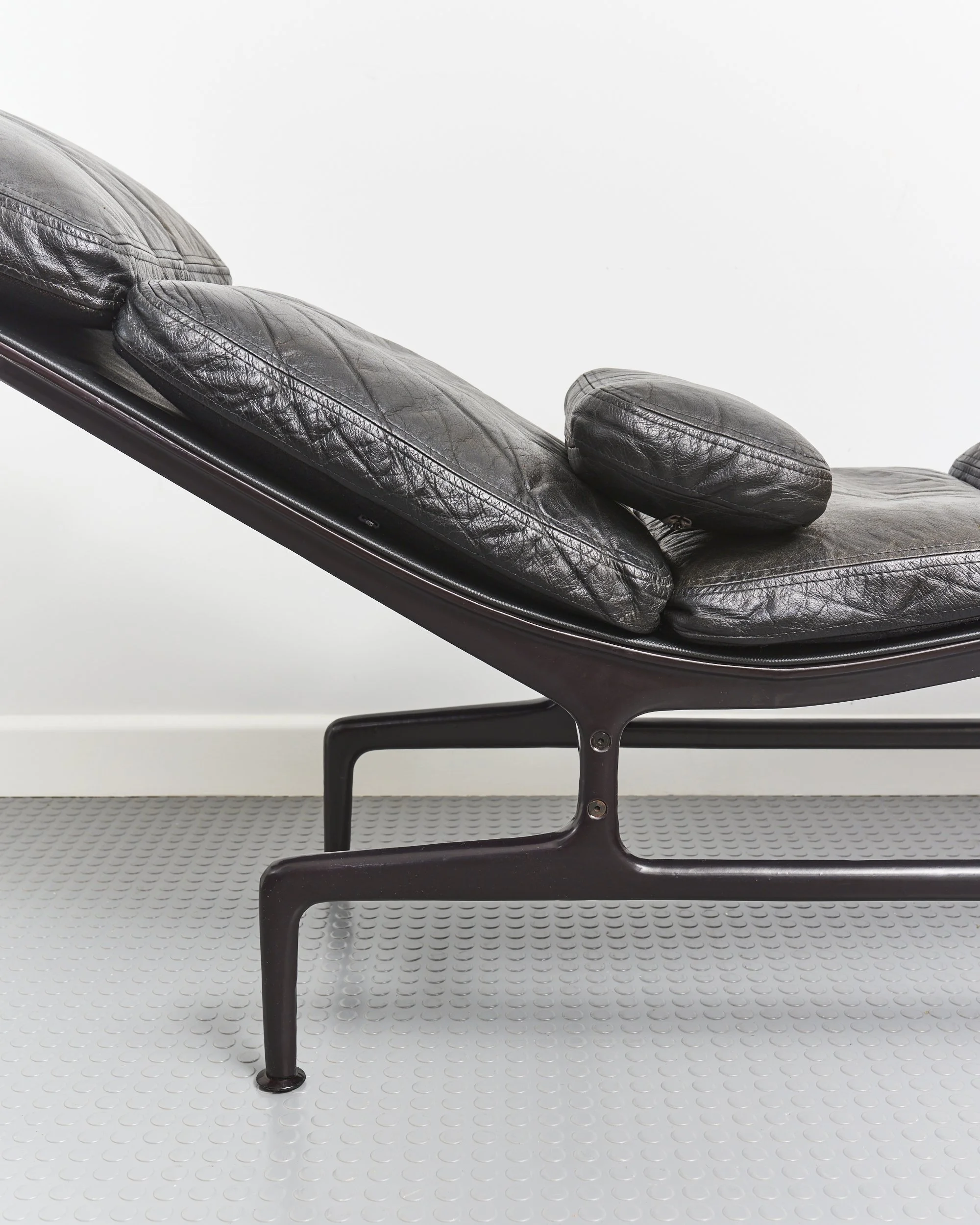 eames.herman.miller.billy.wilder.daybed.chaise.lounge.es106.leather.1970 5.jpg
