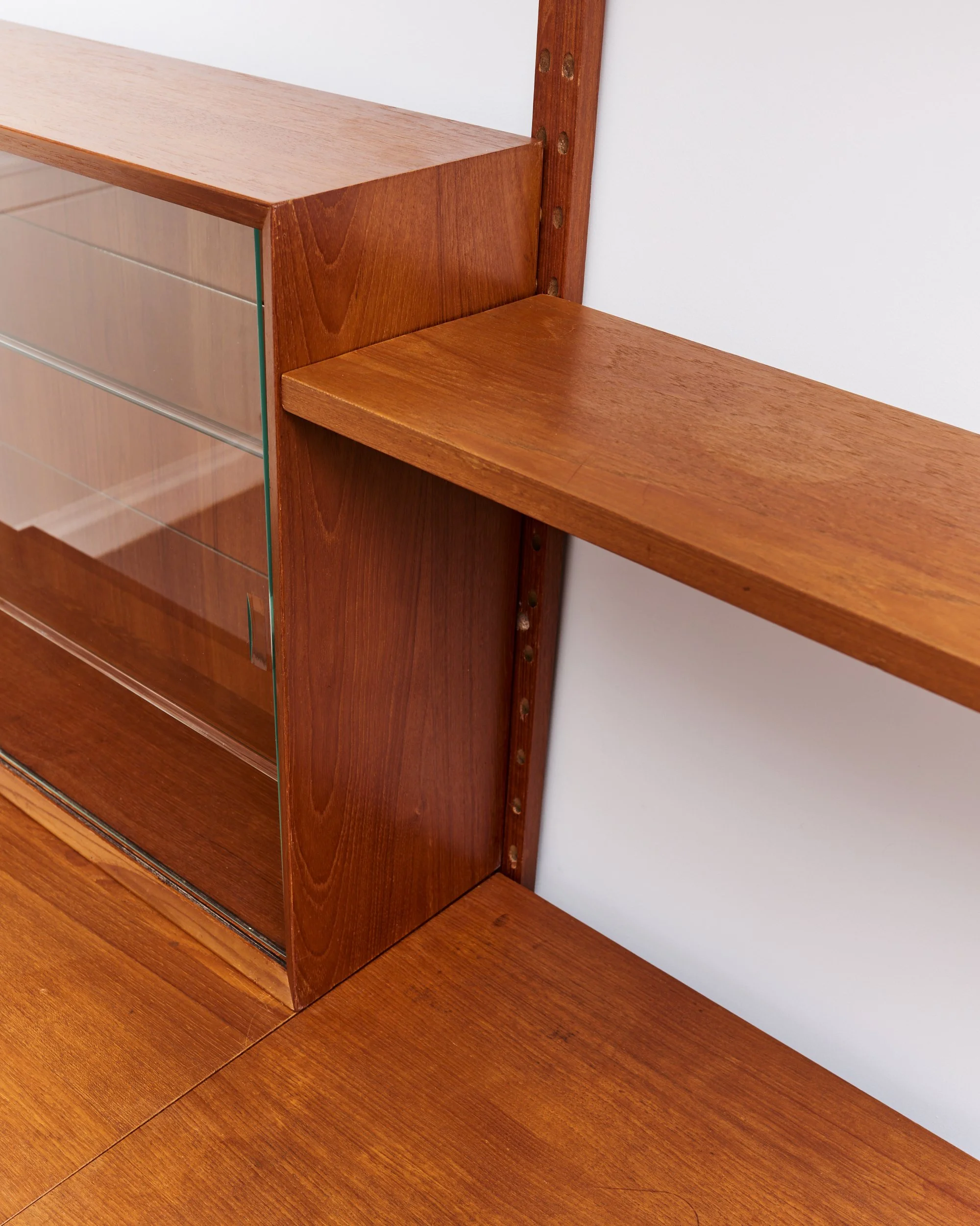 poul.cadovius.royal.system.wall.unit.cado.denmark.c.1950 5.jpg