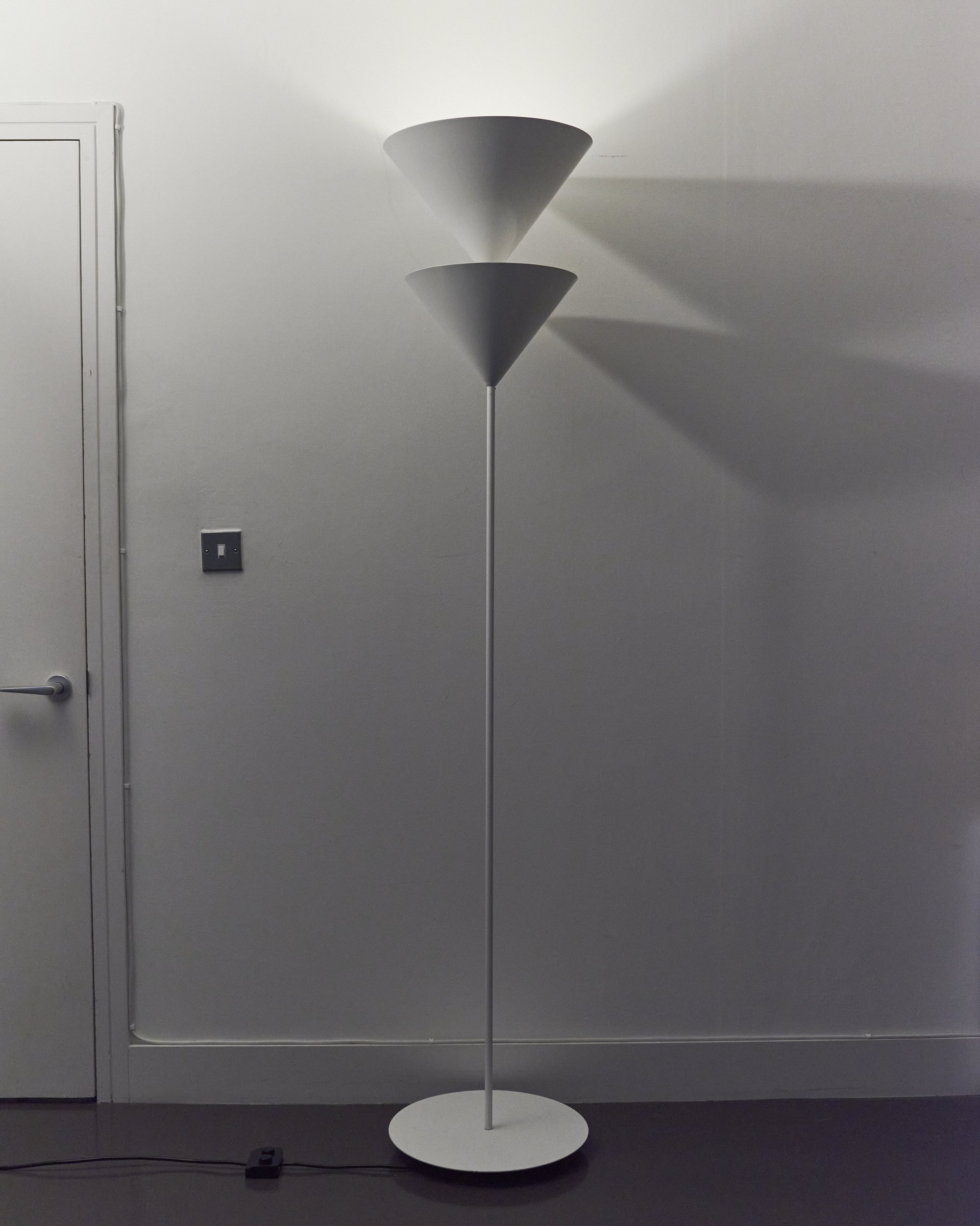 vico.magistretti.pascal.floor.lamp.white.original.mid.century.modernist.minimalist 8.jpg