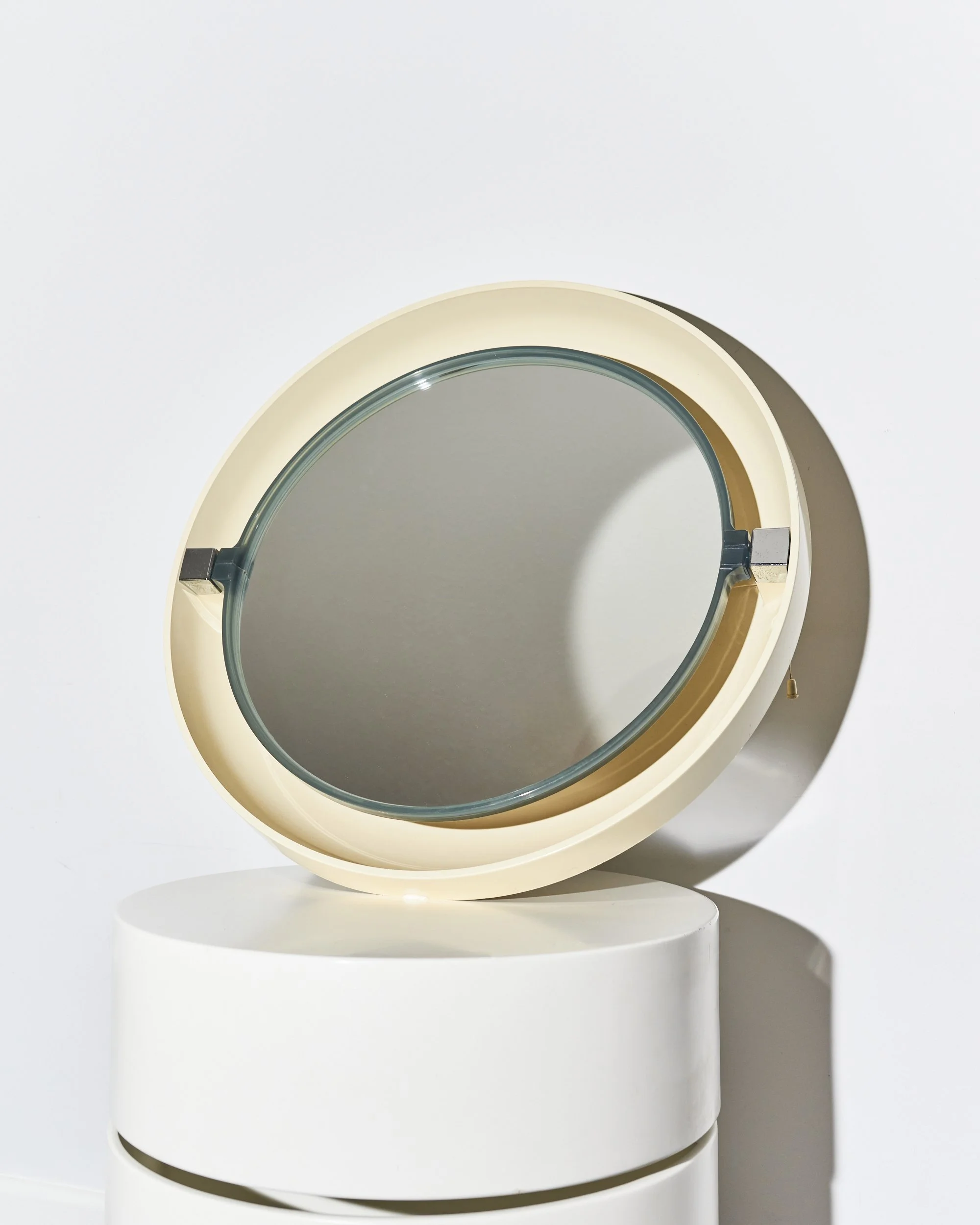 allibert.backlit.pivoting.wall.mirror.backlit.1970.space.age 2.jpg