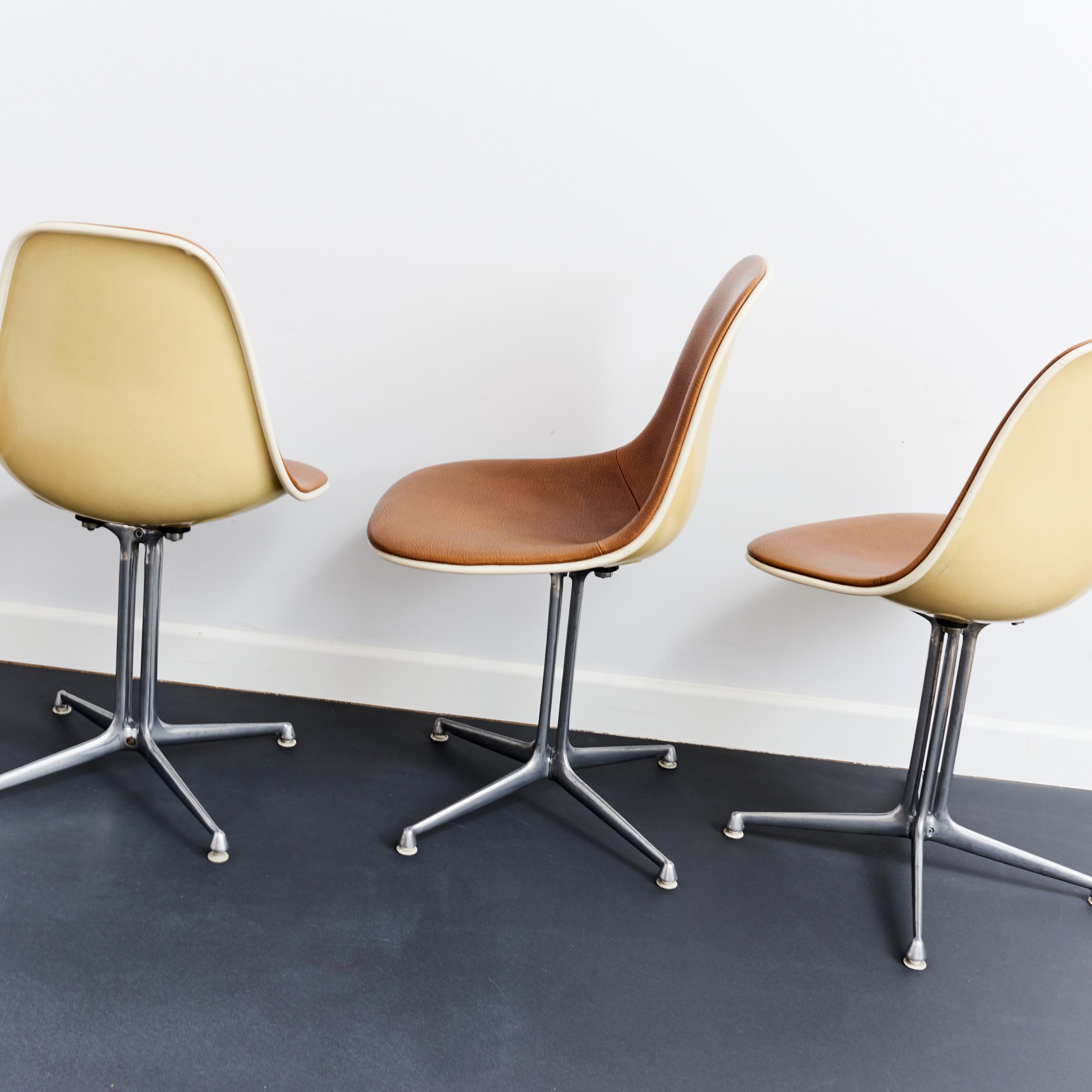 charles.ray.eames.la.fonda.side.chair.model.1700-1.leather.glassfibre.herman.miller 3.jpg