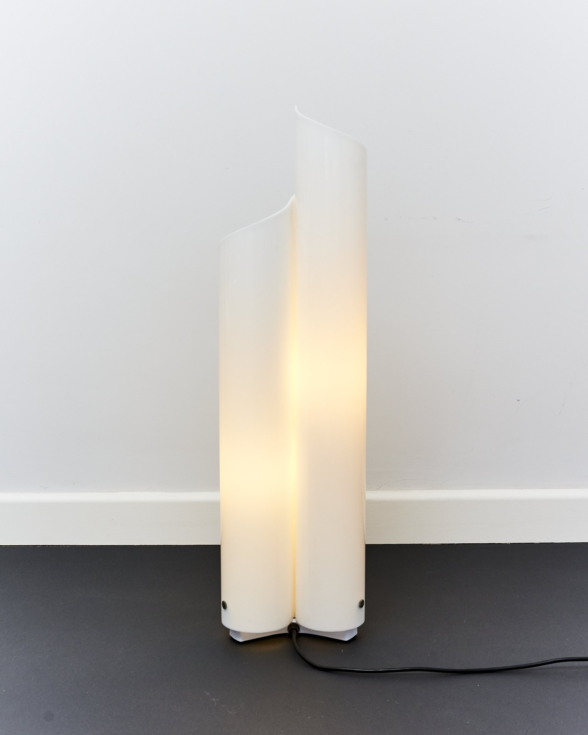 vico.magistretti.mezza.chimera.lamp.artemide.1970.single 2.jpg