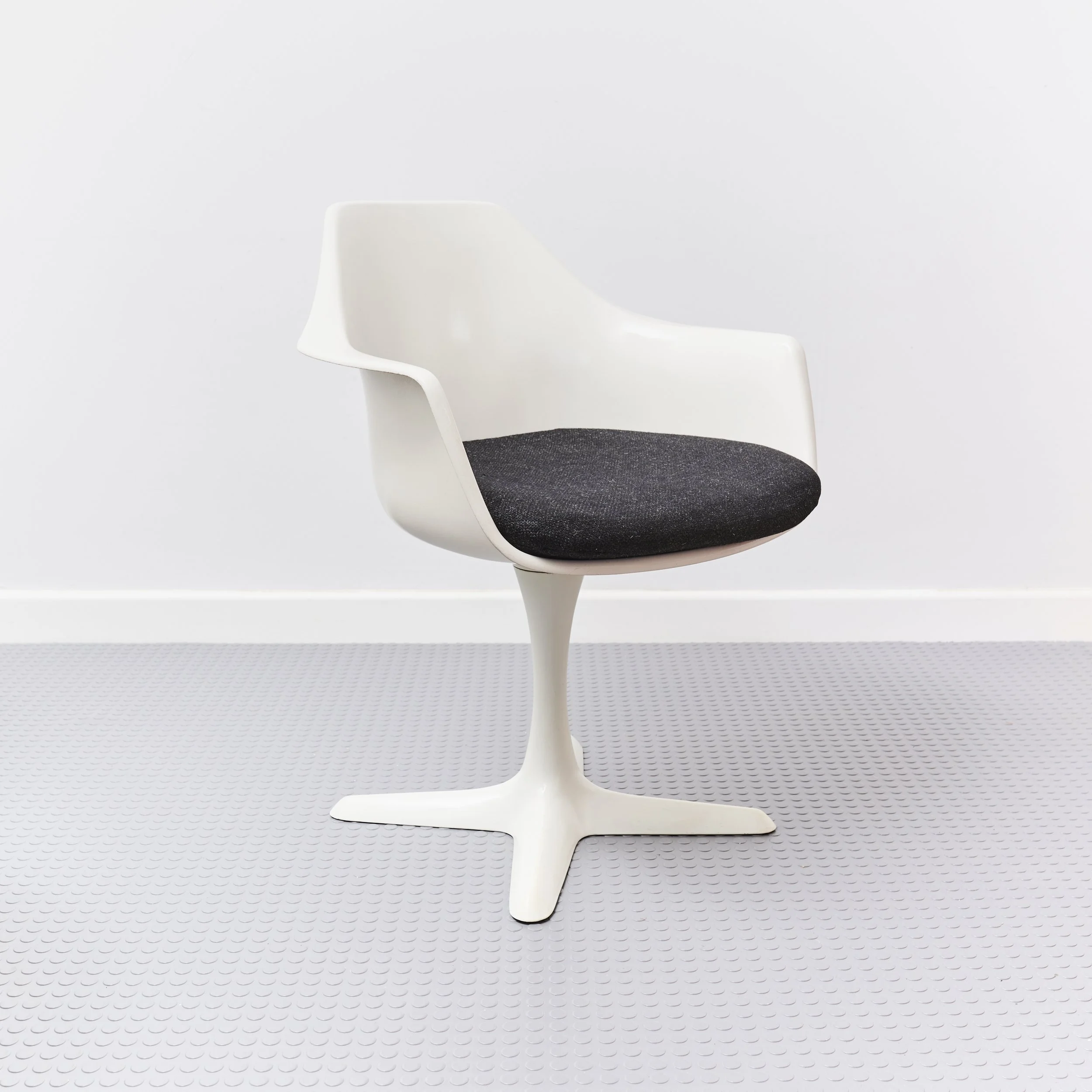 arkana.tulip.chairs.dining.table.maurice.burke.space.age.1960 4.jpg