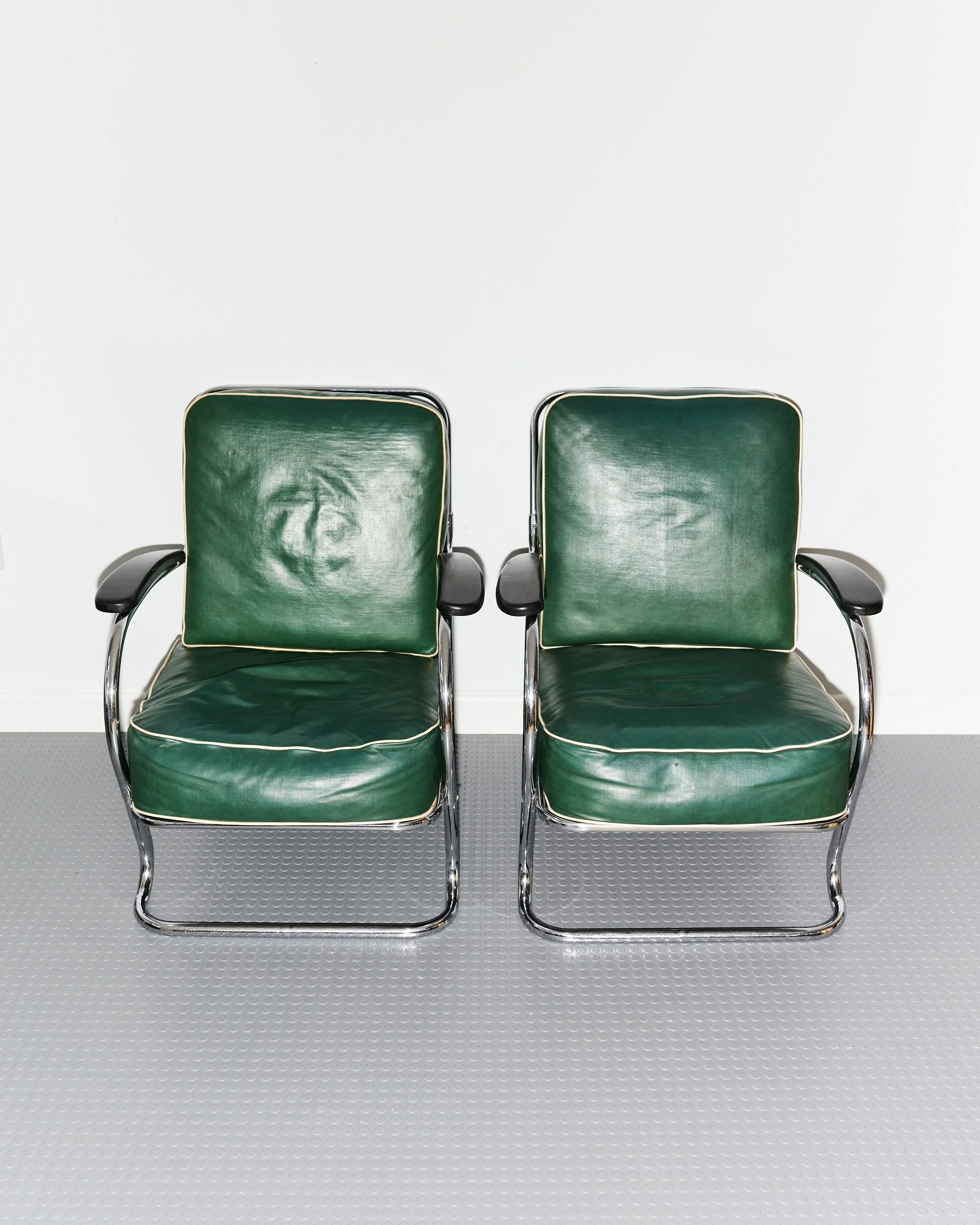 art.deco.tubular.chrome.lounge.chairs.kem.weber.lloyd.manufacturing.1935.jpg