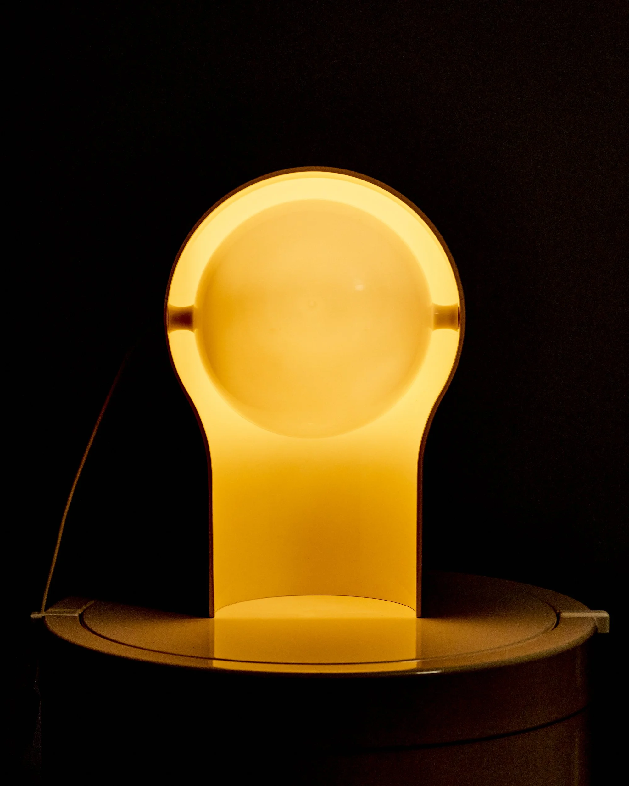 vico.magistretti.telegono.table.lamp.artemide.1968 2.jpg