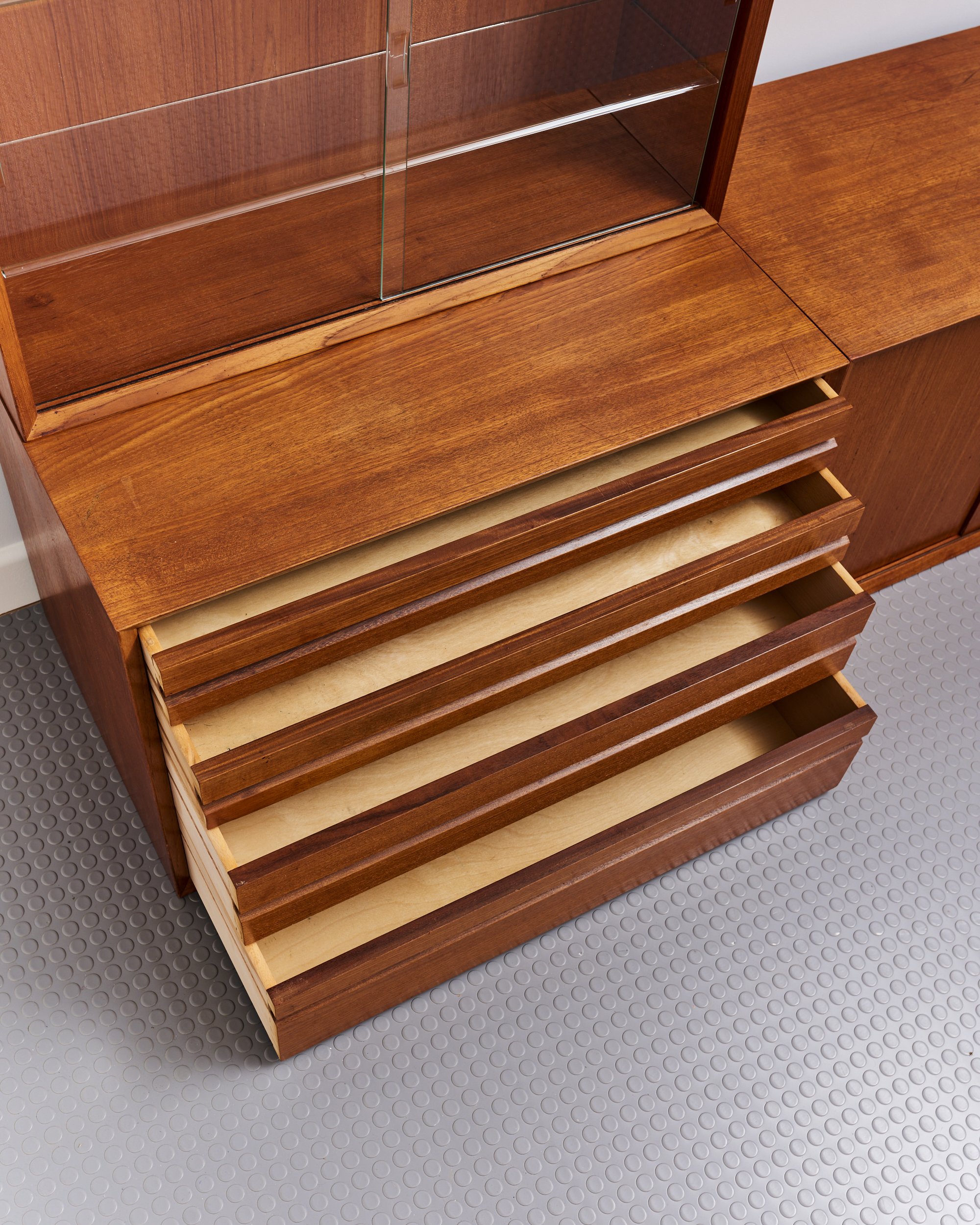 poul.cadovius.royal.system.wall.unit.cado.denmark.c.1950 3.jpg