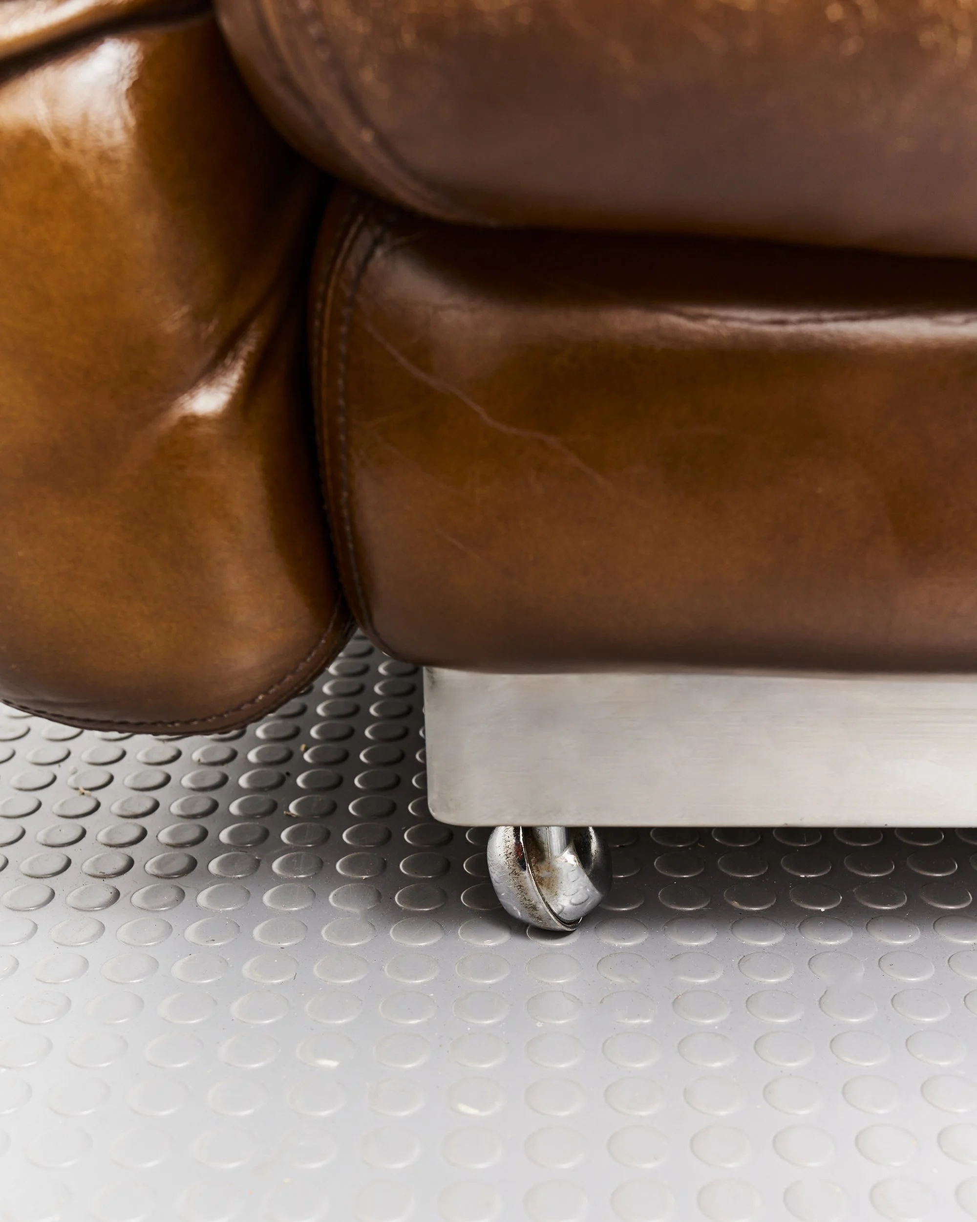 jacques.charpentier.roche.bobois.leather.armchair.1970 5.jpg