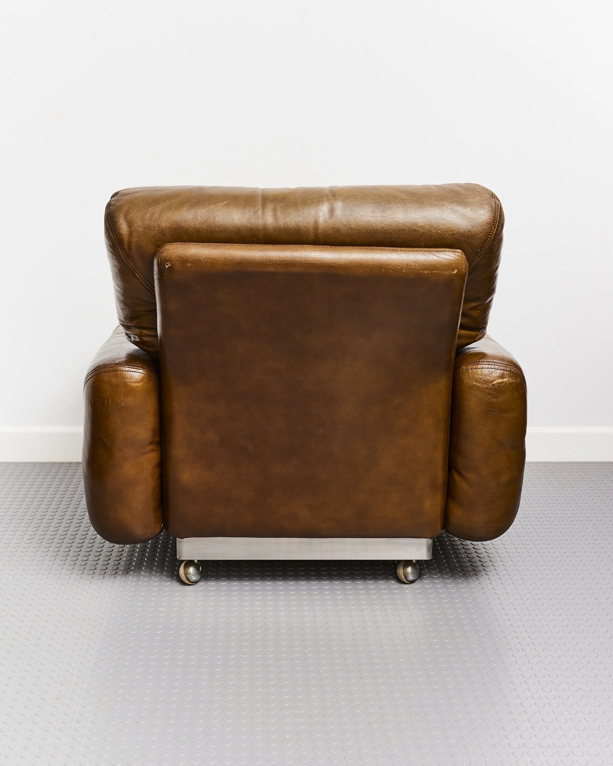 jacques.charpentier.roche.bobois.leather.armchair.1970 2.jpg