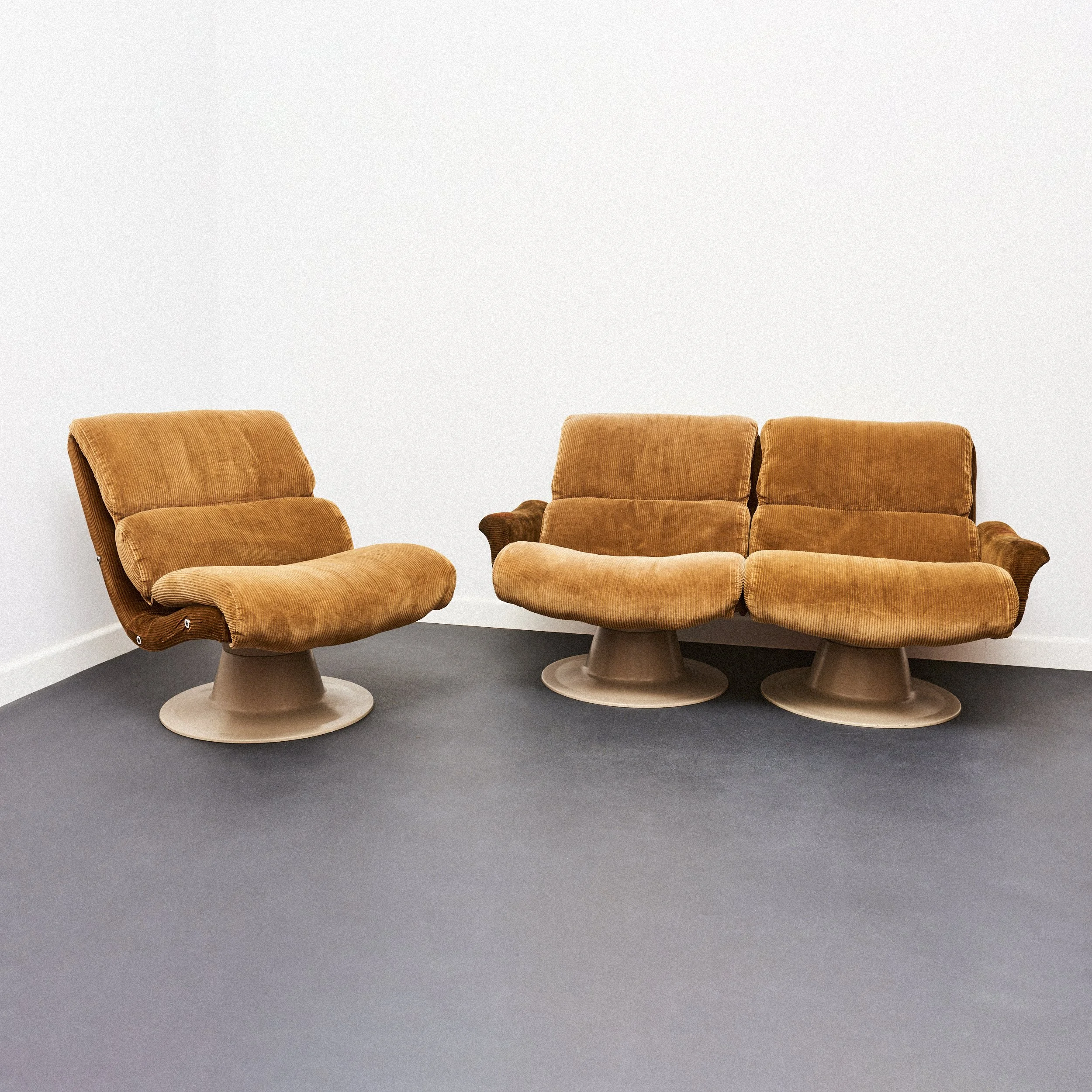 yrjo.kukkapuro.haimi.finland.c.saturnus.1960.space.age.corduroy.brown.armrests.8.insta.jpg