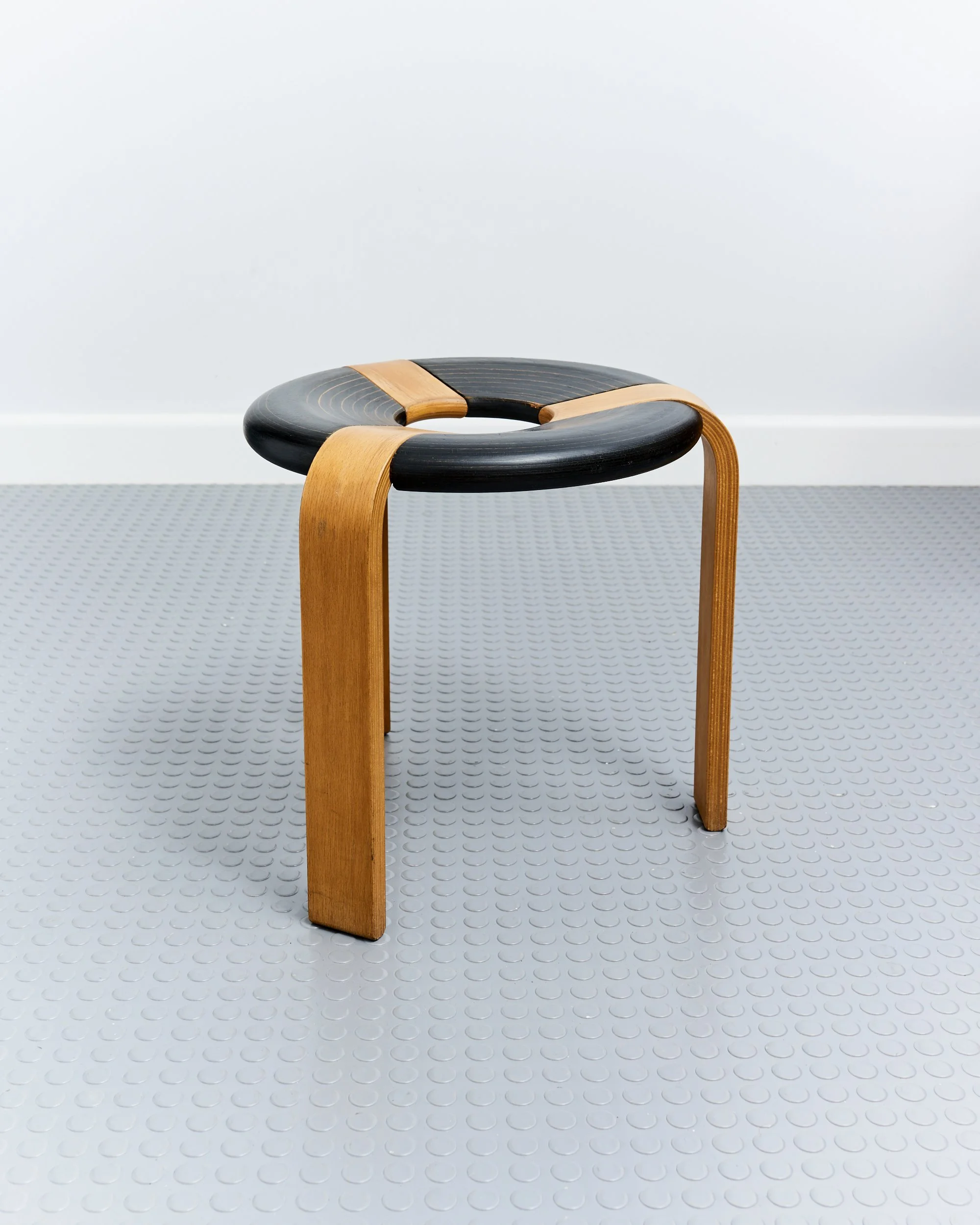 dougnut.stool.rud.thygesen.johnny.sorensen.magnus.olesen.1970 2.jpg
