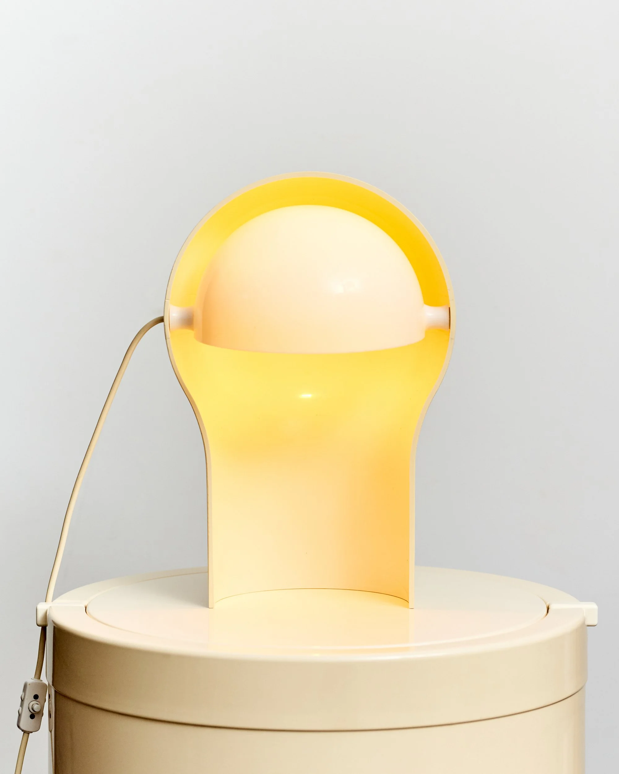 vico.magistretti.telegono.table.lamp.artemide.1968 4.jpg