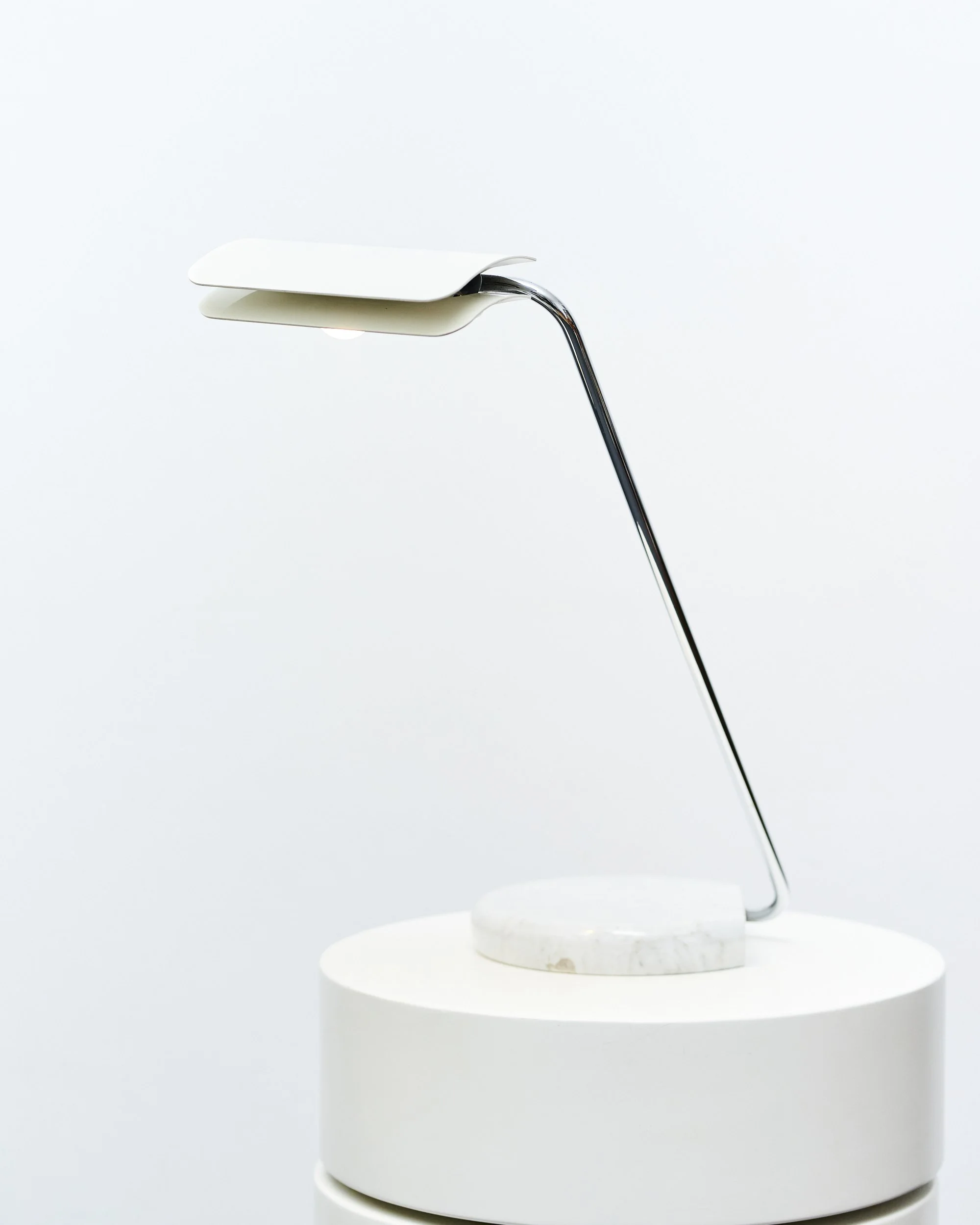 desk.table.lamp.tegola.bruno.gecchelin.pollox.skipper.1970.white.marble 1.jpg