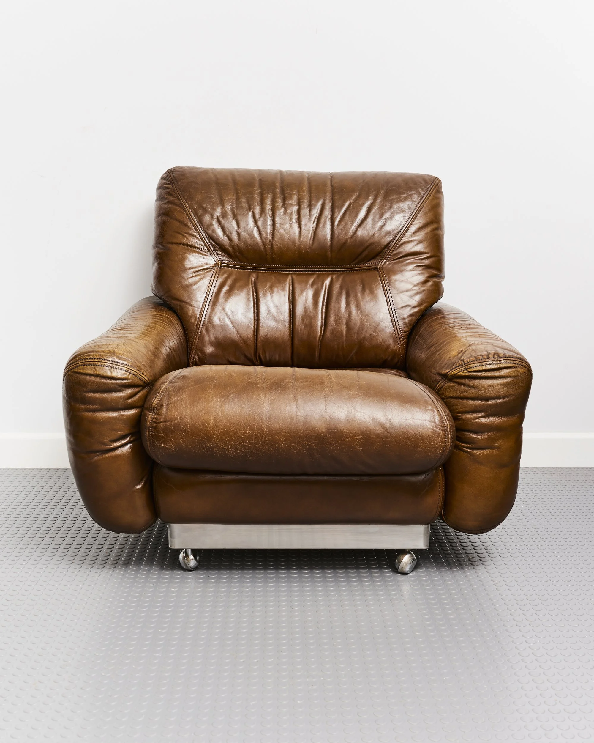 jacques.charpentier.roche.bobois.leather.armchair.1970 4.jpg