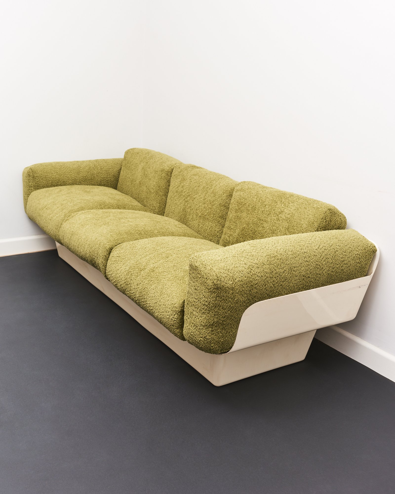 eero.aarnio.asko.glassfibre.sofa.space.age.1970.8.jpg