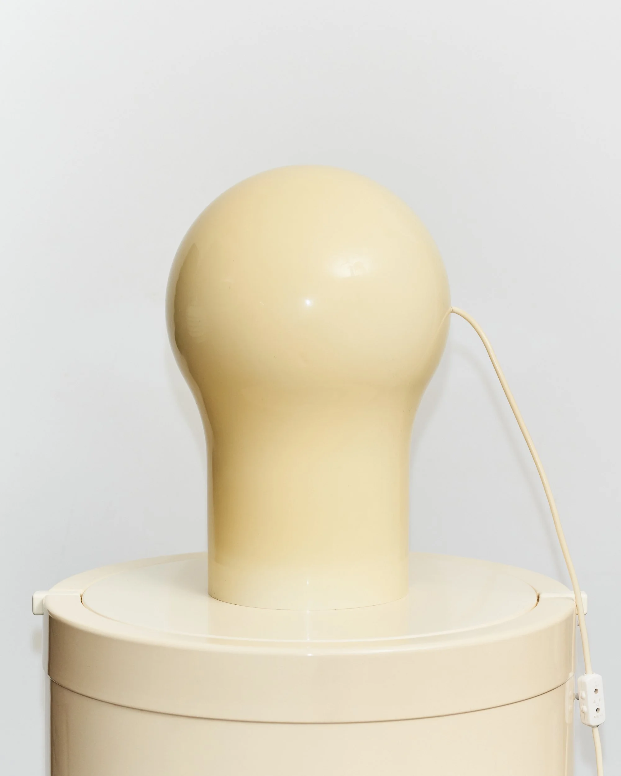 vico.magistretti.telegono.table.lamp.artemide.1968 1.jpg