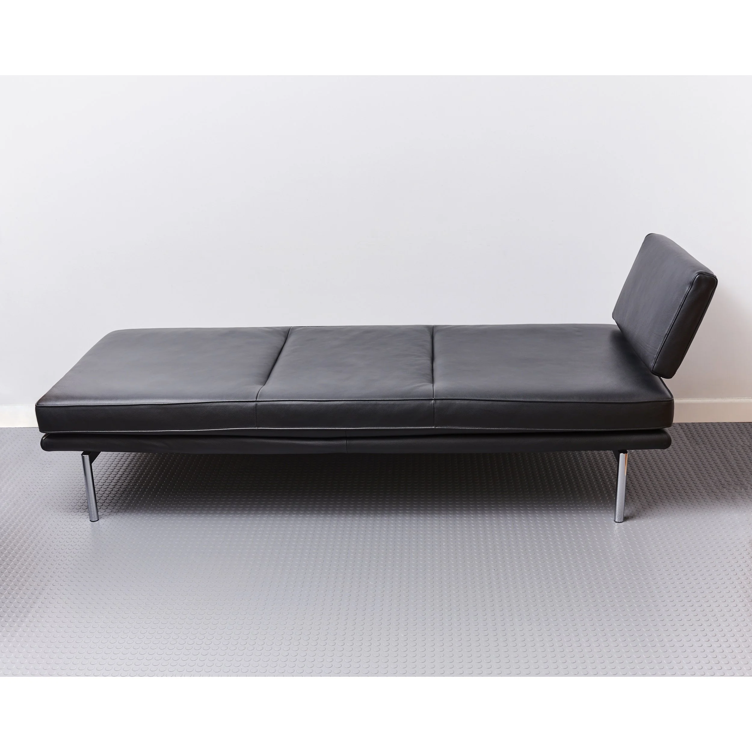walter.knoll.eoos.living.platform.daybed.bergmann.bohmann.gründl.1990 6.jpg