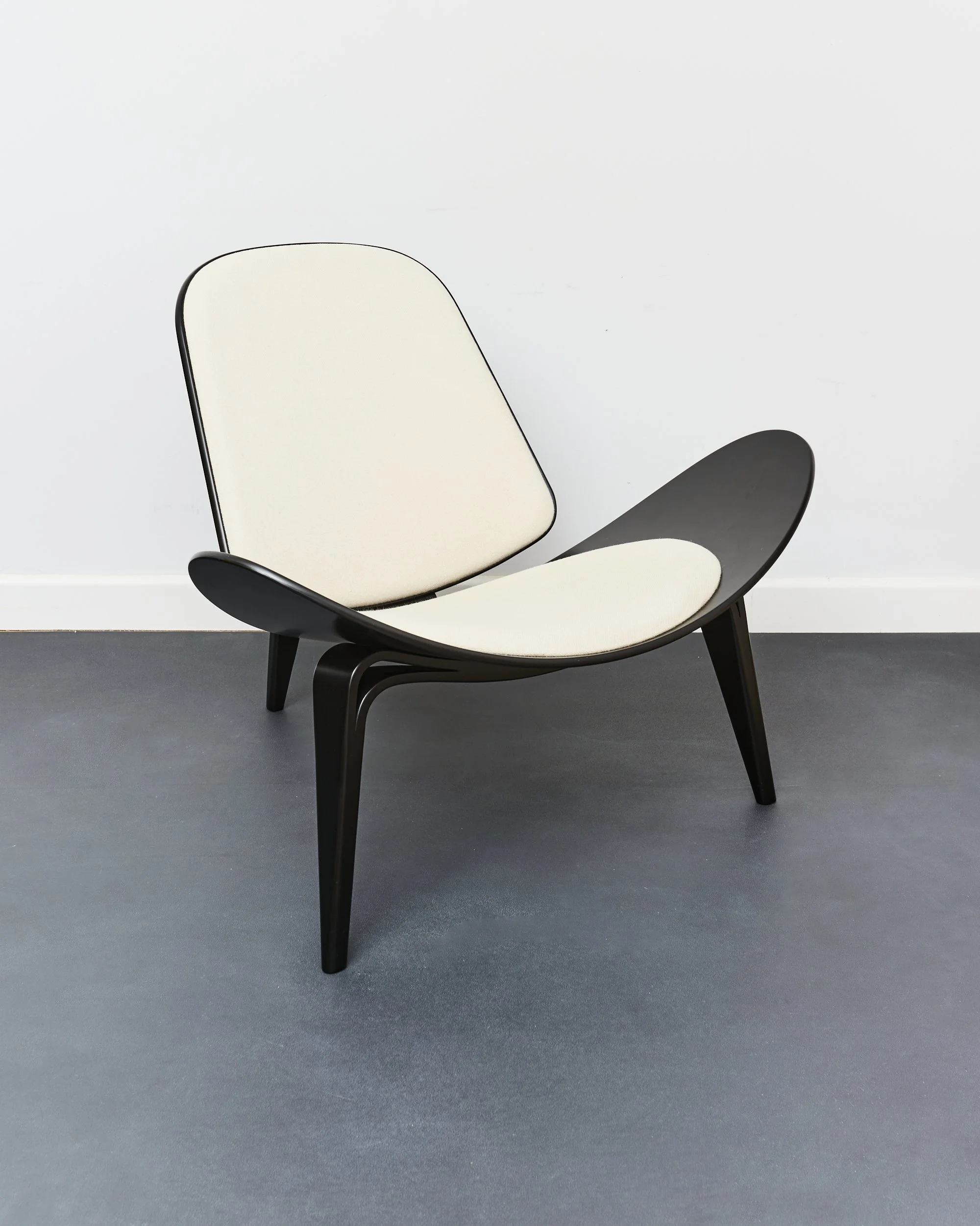 carl.hanse.son.ch07.shell.chair.hans.j.wegner.vintage.jpg
