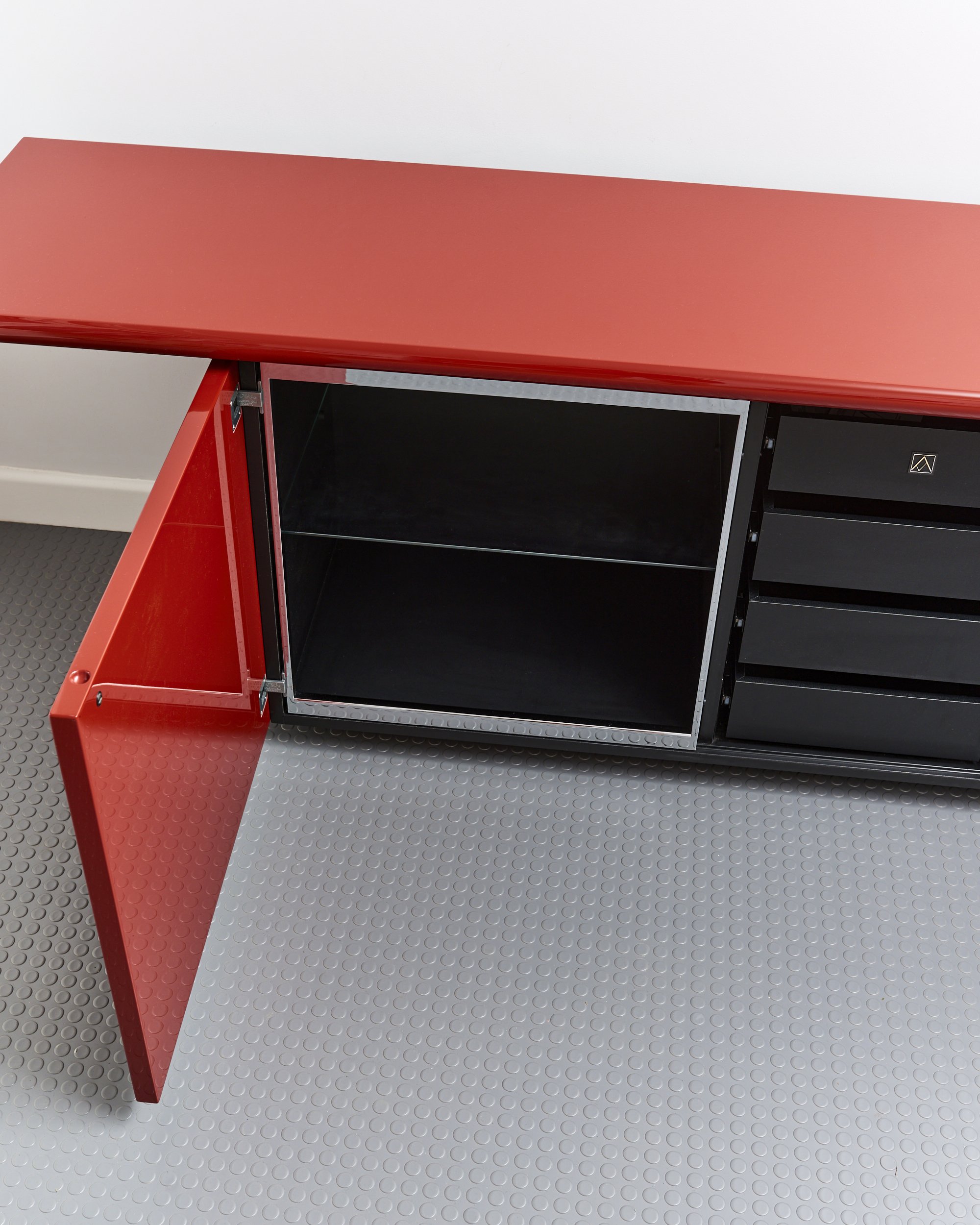 sheraton.sideboard.red.lacquer.giotto.stoppino.acerbis.1979 1.jpg