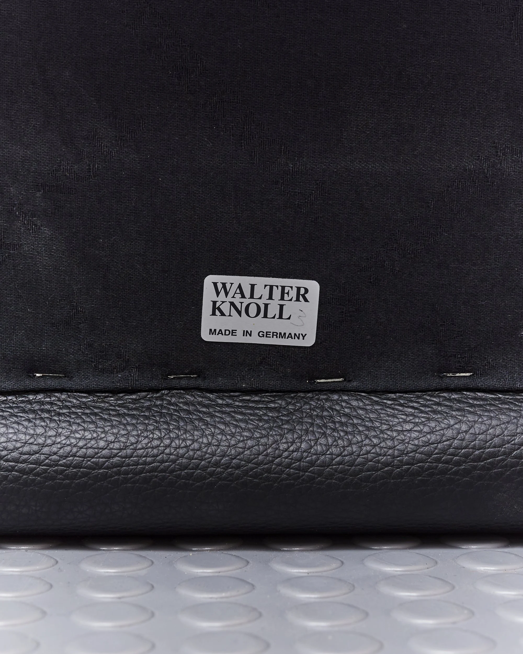 walter.knoll.eoos.living.platform.daybed.bergmann.bohmann.gründl.1990 10.jpg