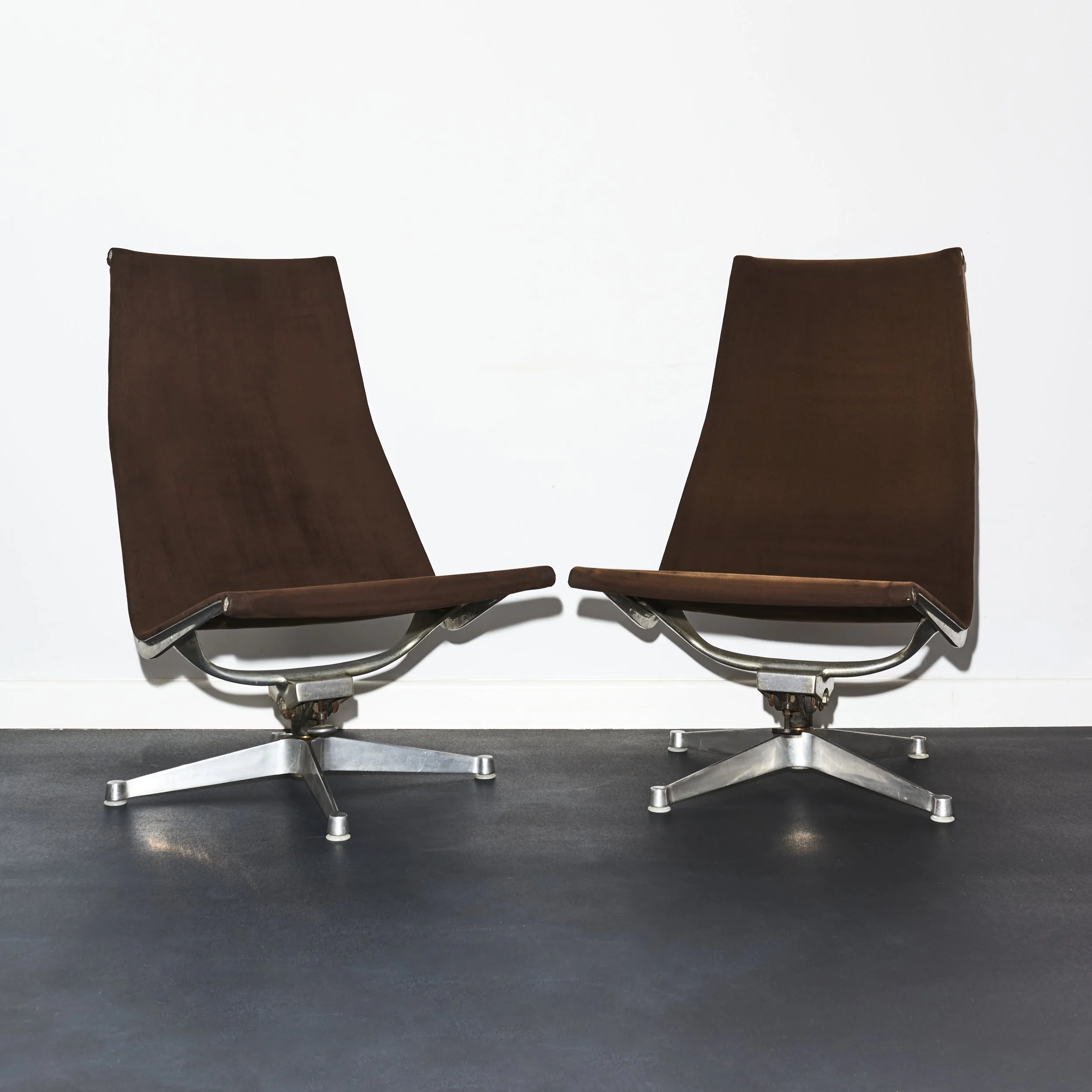 charles.ray.eames.no.684.reclining.chair.indoor.outdoor.herman.miller.1958 22.jpg