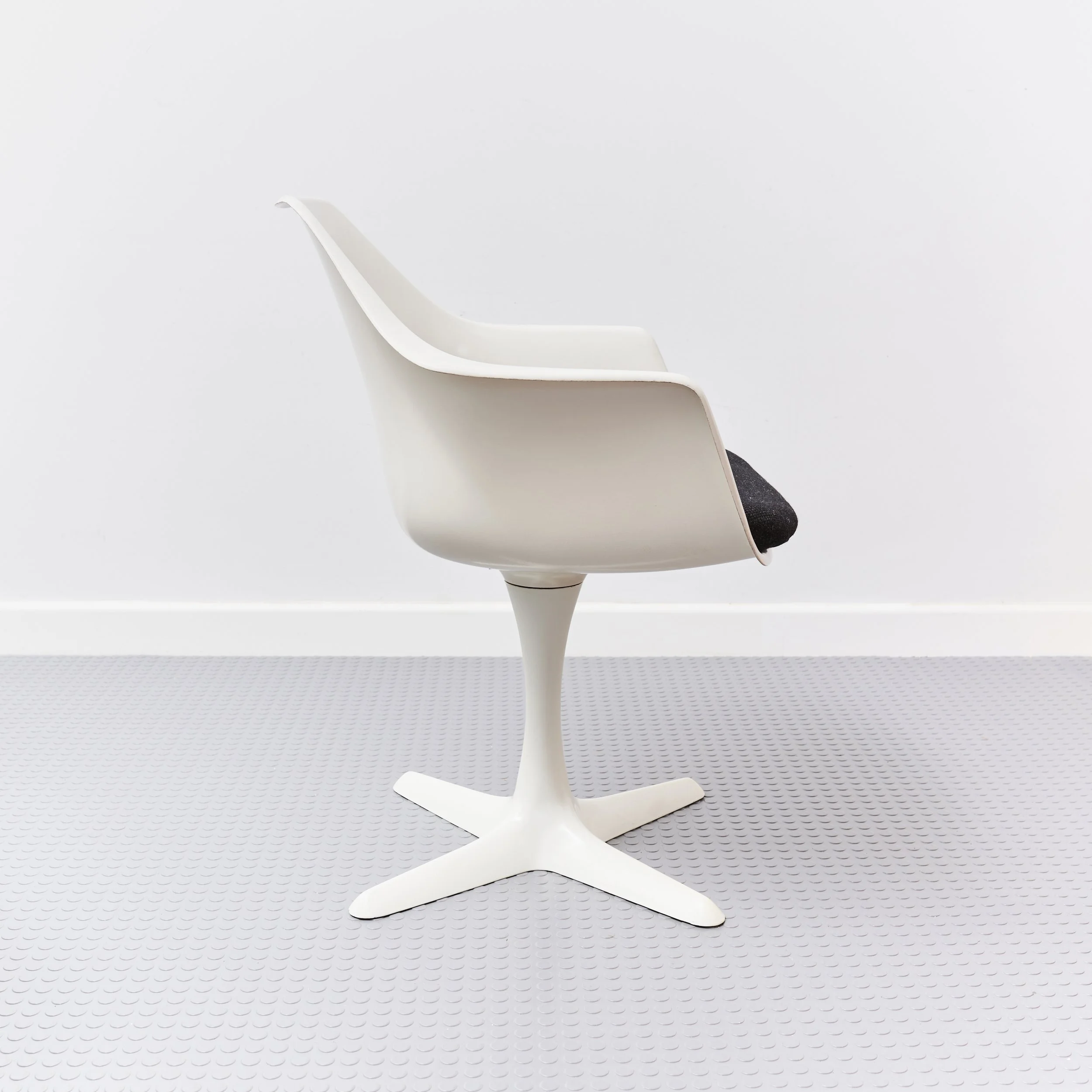 arkana.tulip.chairs.dining.table.maurice.burke.space.age.1960 5.jpg