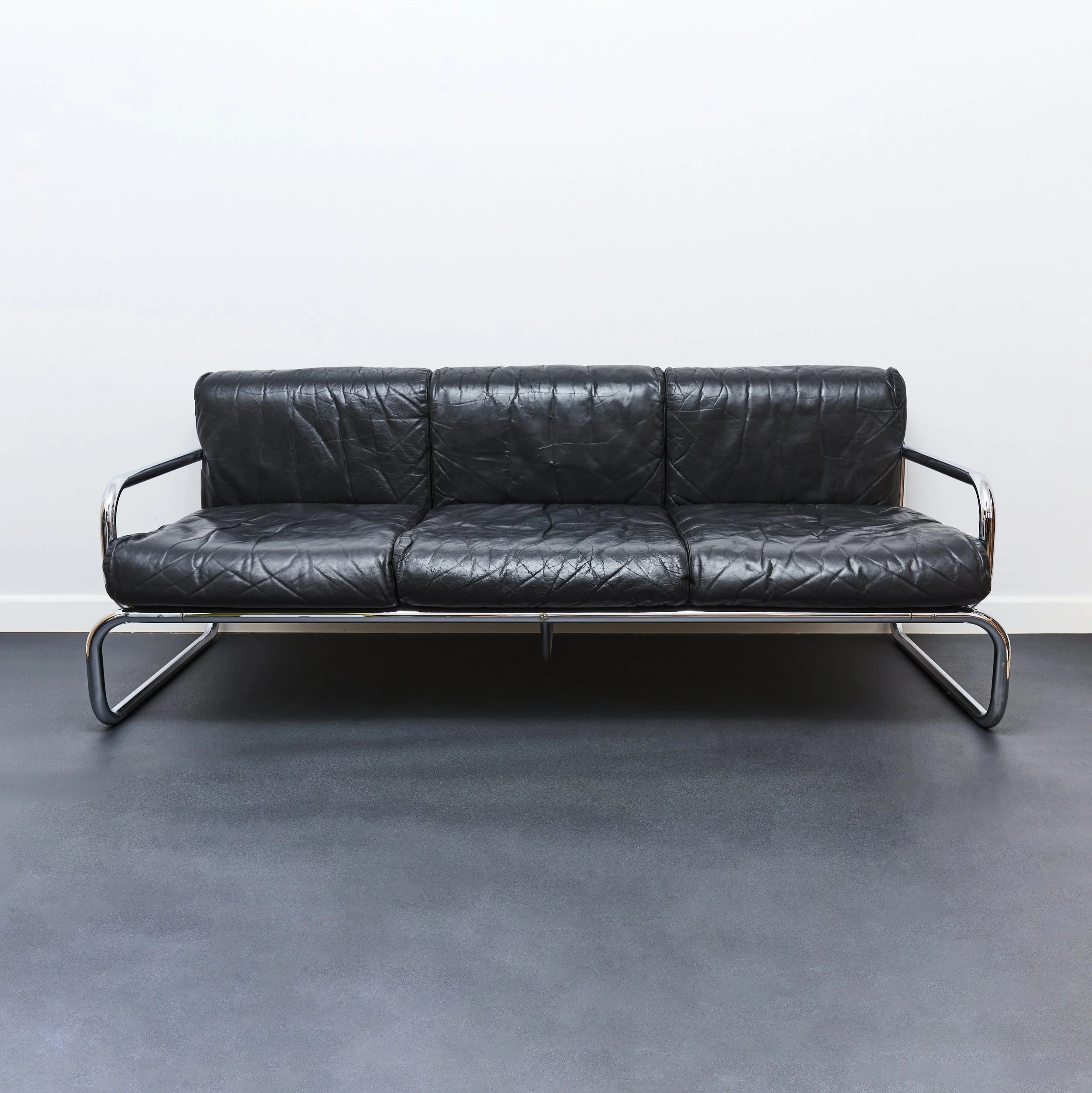 rodney.kinsman.omk.tubular.chrome.leather.sofa.1970 2.jpg