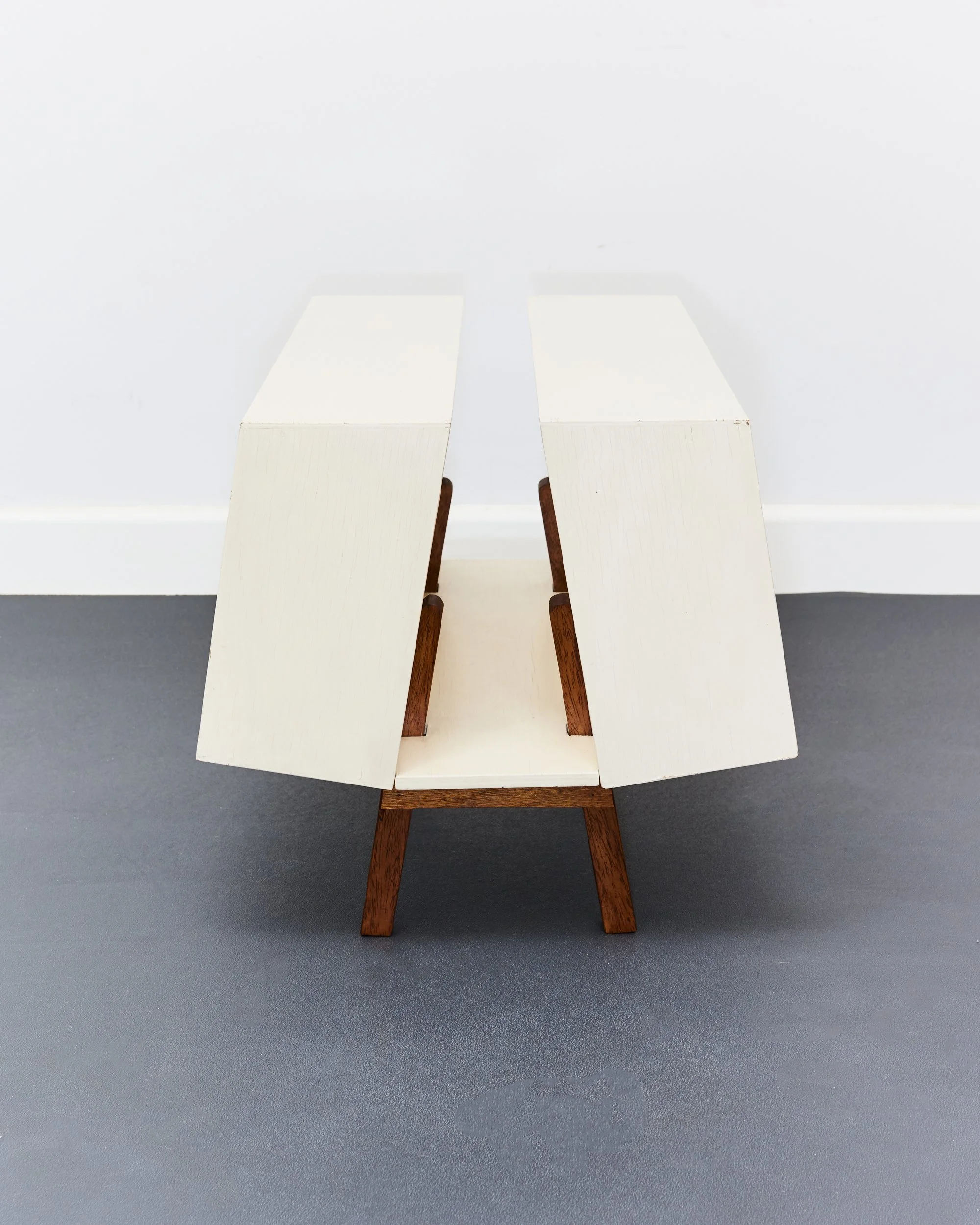 penguin.donkey.isokon.mk2.bookcase.ernest.race.1960 3.jpg