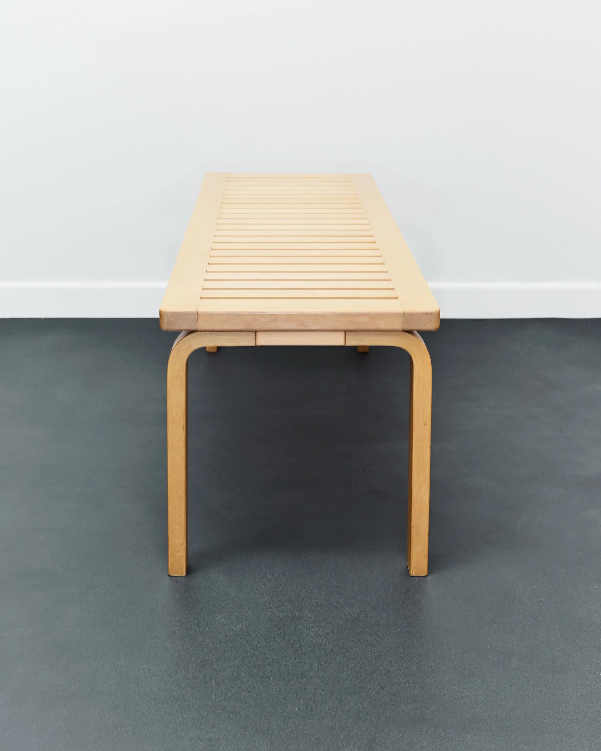 artek.bench.model.153a.alvar.aalto.1945.vintage.birch 3.jpg