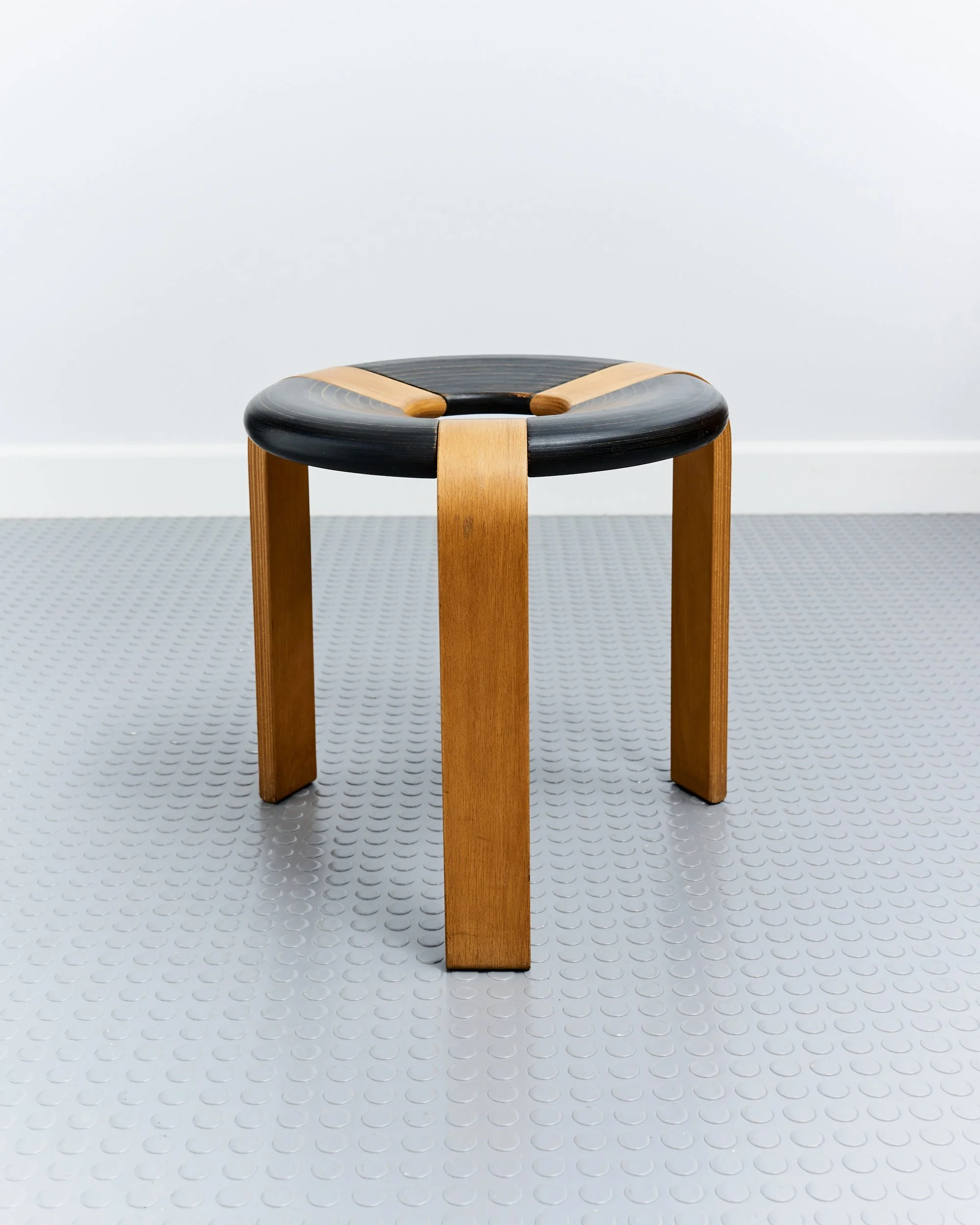 dougnut.stool.rud.thygesen.johnny.sorensen.magnus.olesen.1970 1.jpg