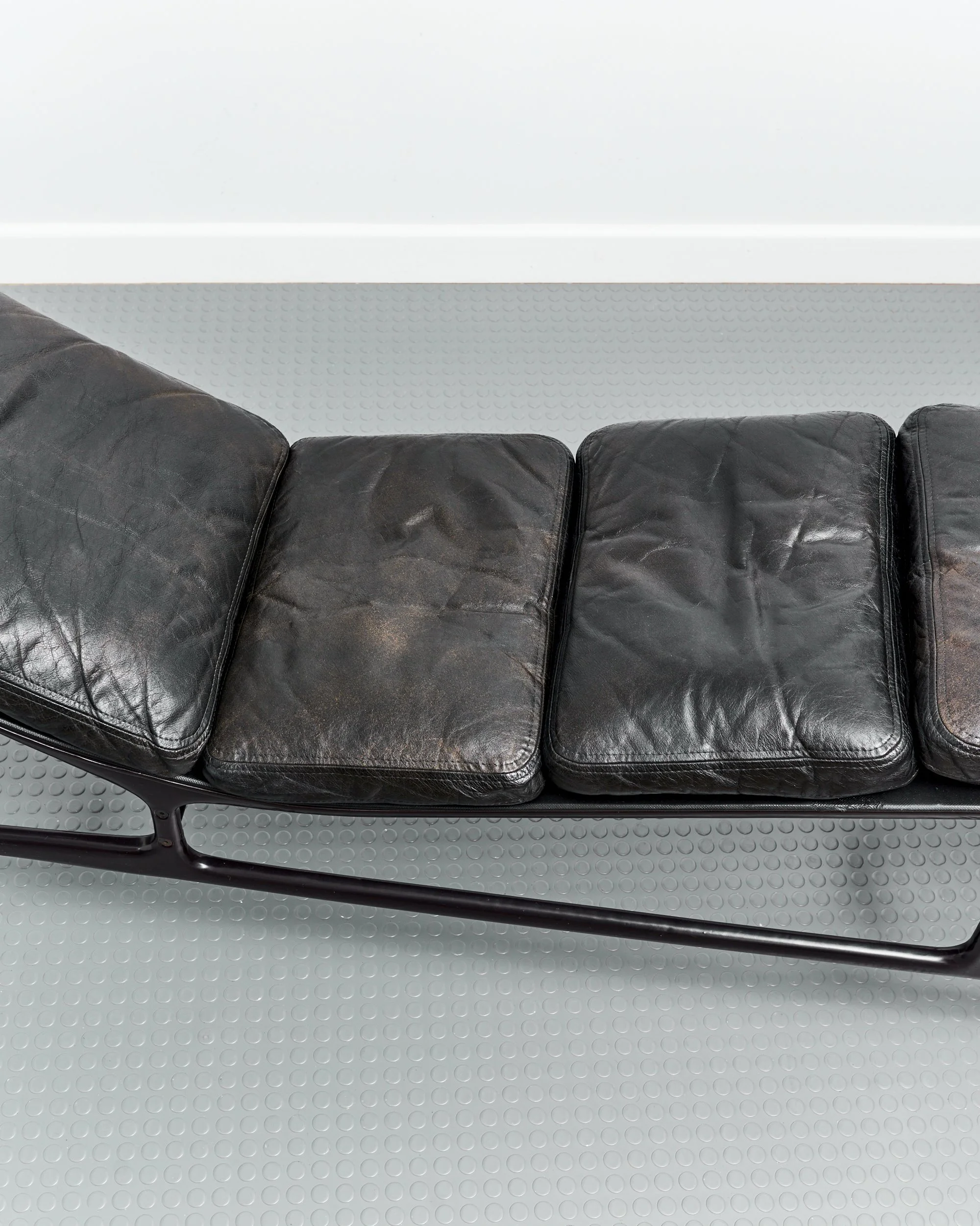 eames.herman.miller.billy.wilder.daybed.chaise.lounge.es106.leather.1970 12.jpg
