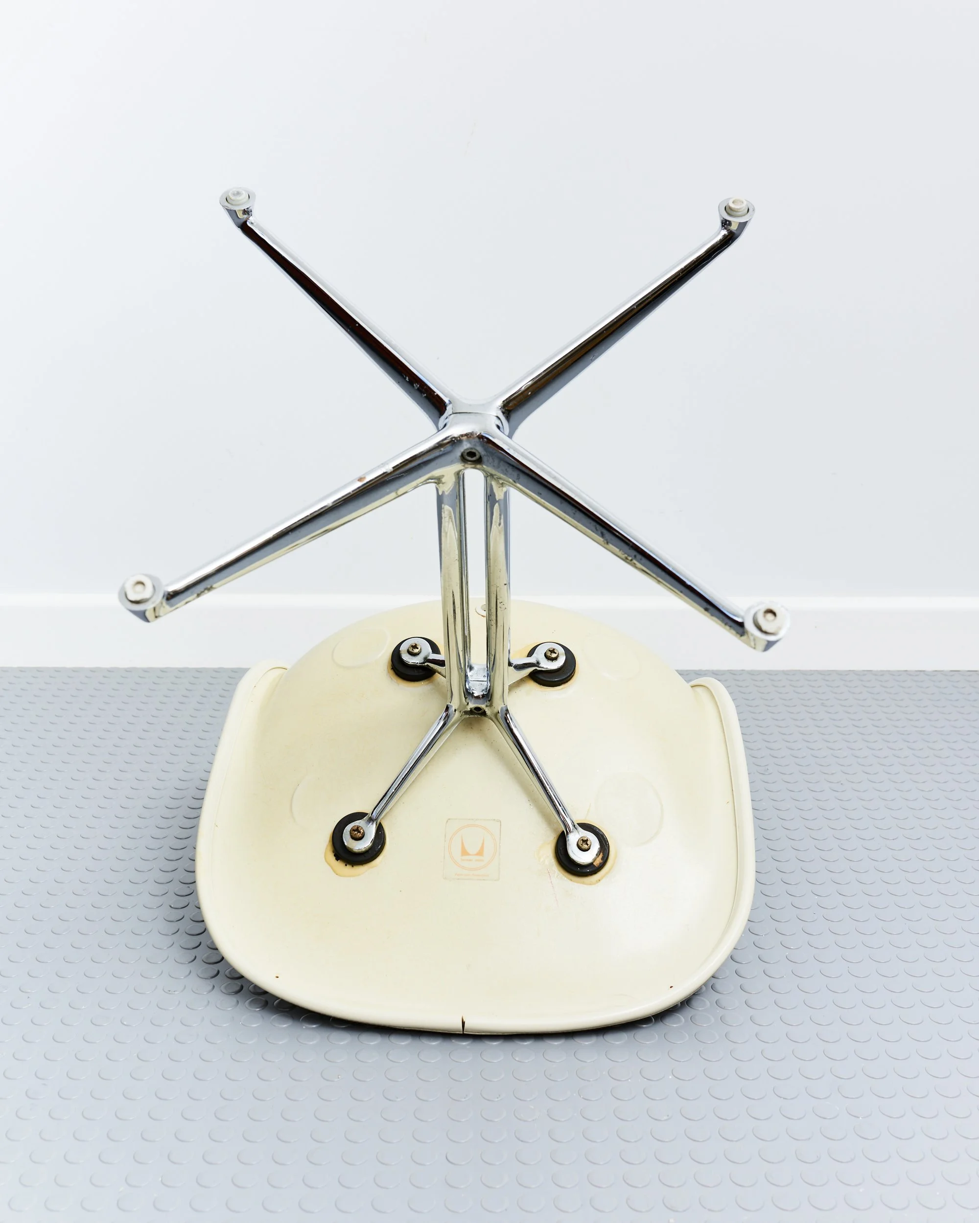 la.fonda.dining.chairs.charles.ray.eames.herman.miller.fehlbaum.1970 5.jpg