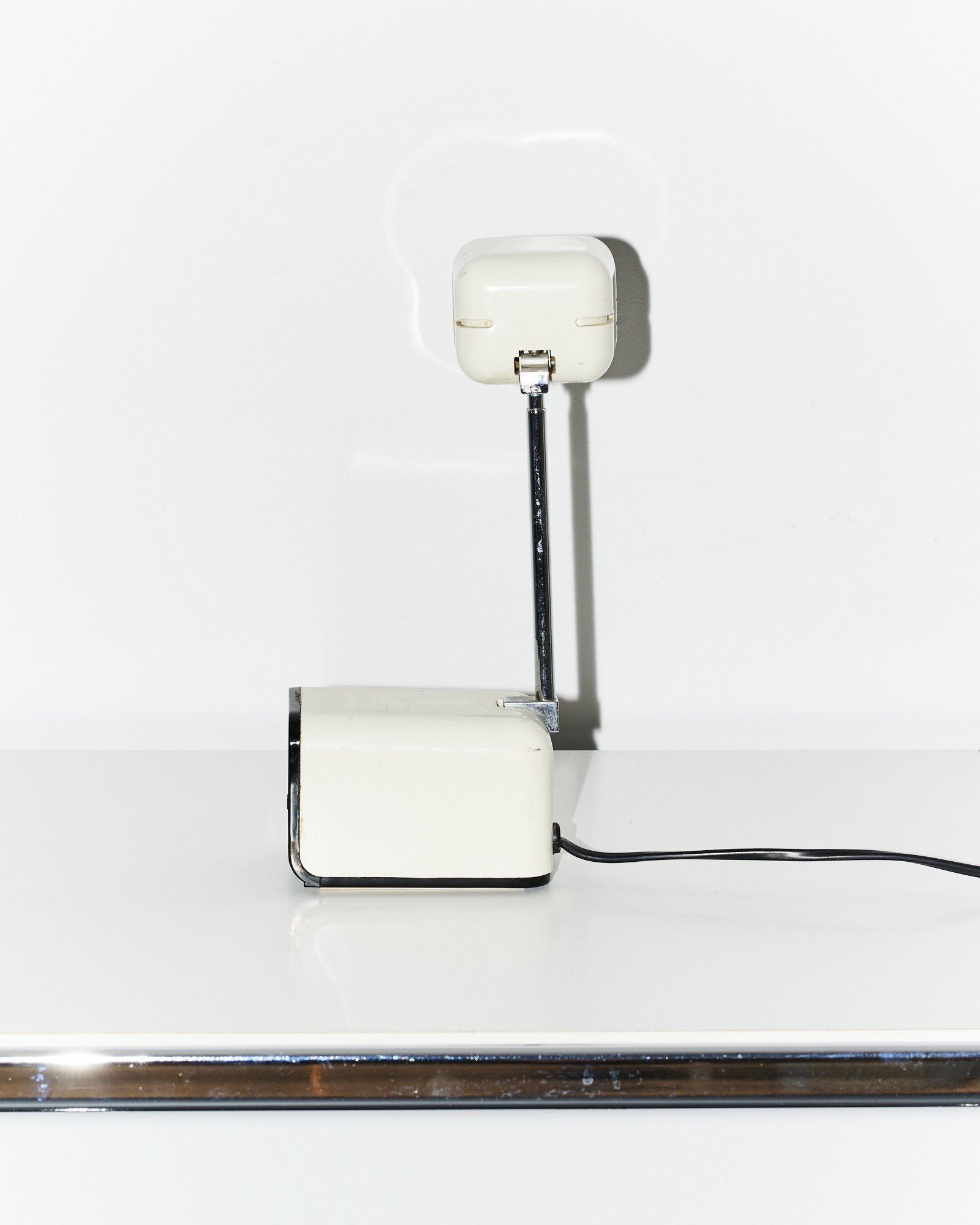 telescopic.lamp.bedside.table.hong.kong.1970s.mcm20250407.Furniture18675.jpg