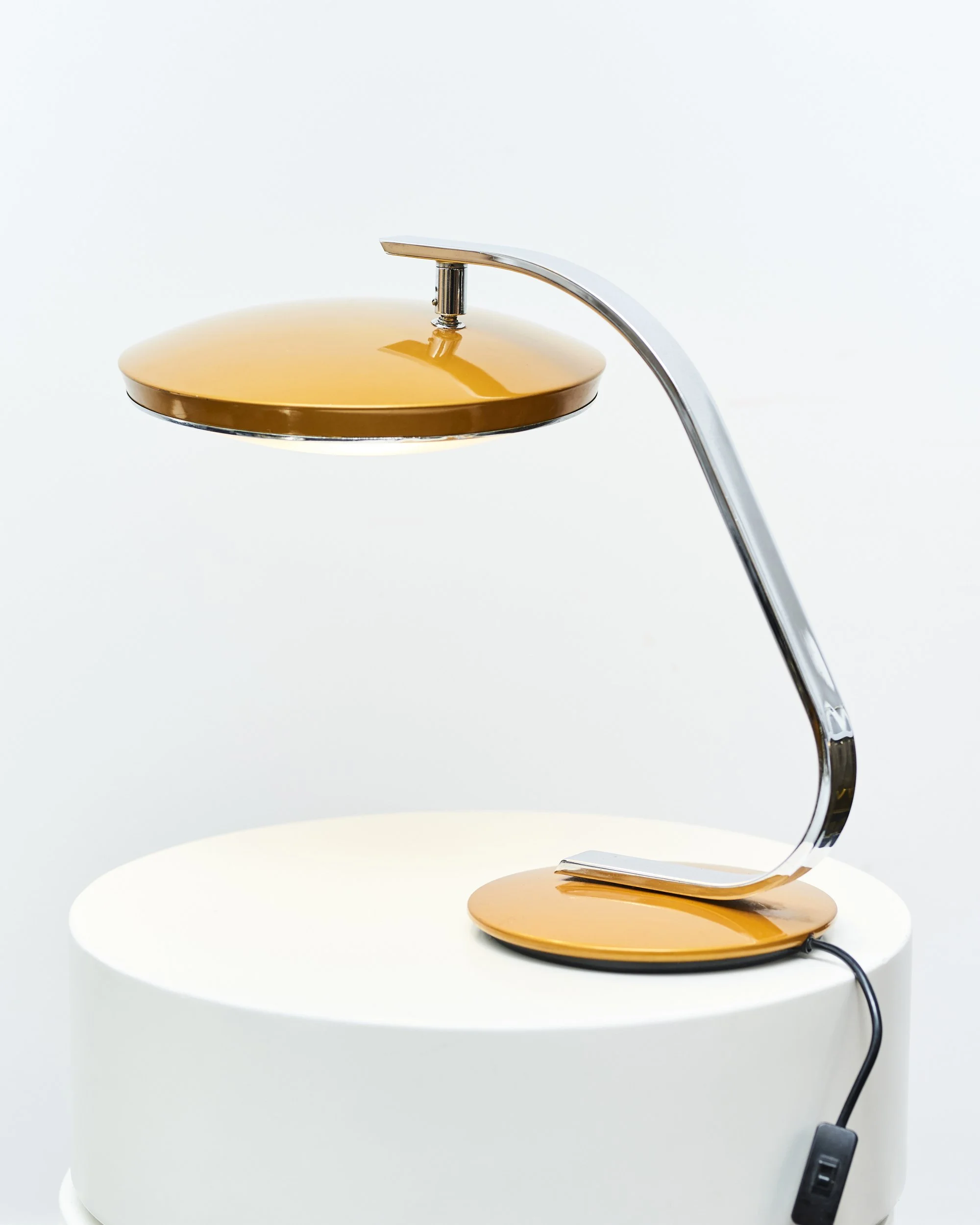 desk.table.lamp.model.520.fase.1960.luis.perez.de.la.oliva.gold.bauhaus 4.jpg