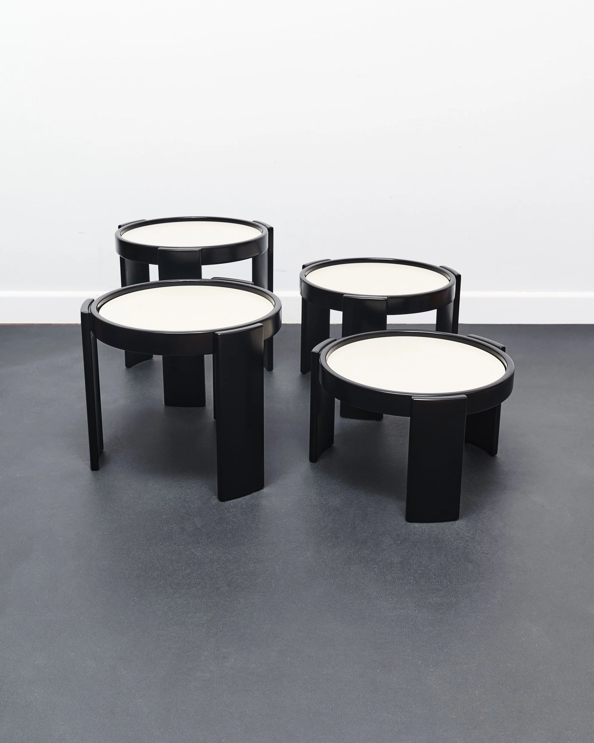 gianfranco.frattini.model.783.nestling.tables.cassina.1960s 2.jpg