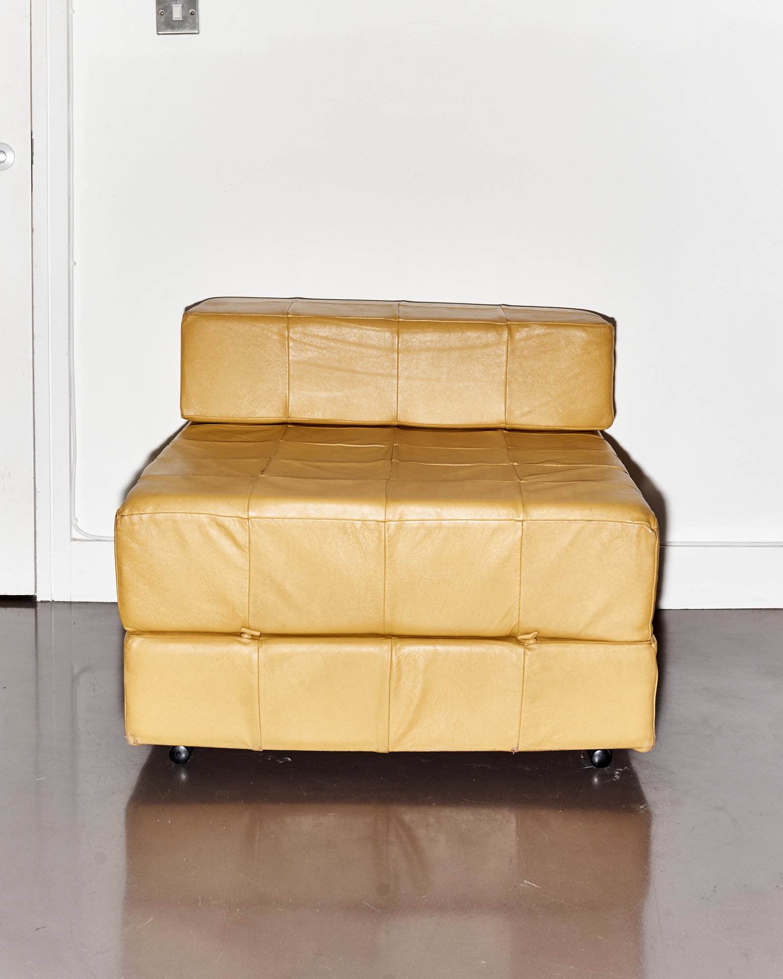 easychair.daybed.convertible.bed.lounge.leather.1980s 7.jpg