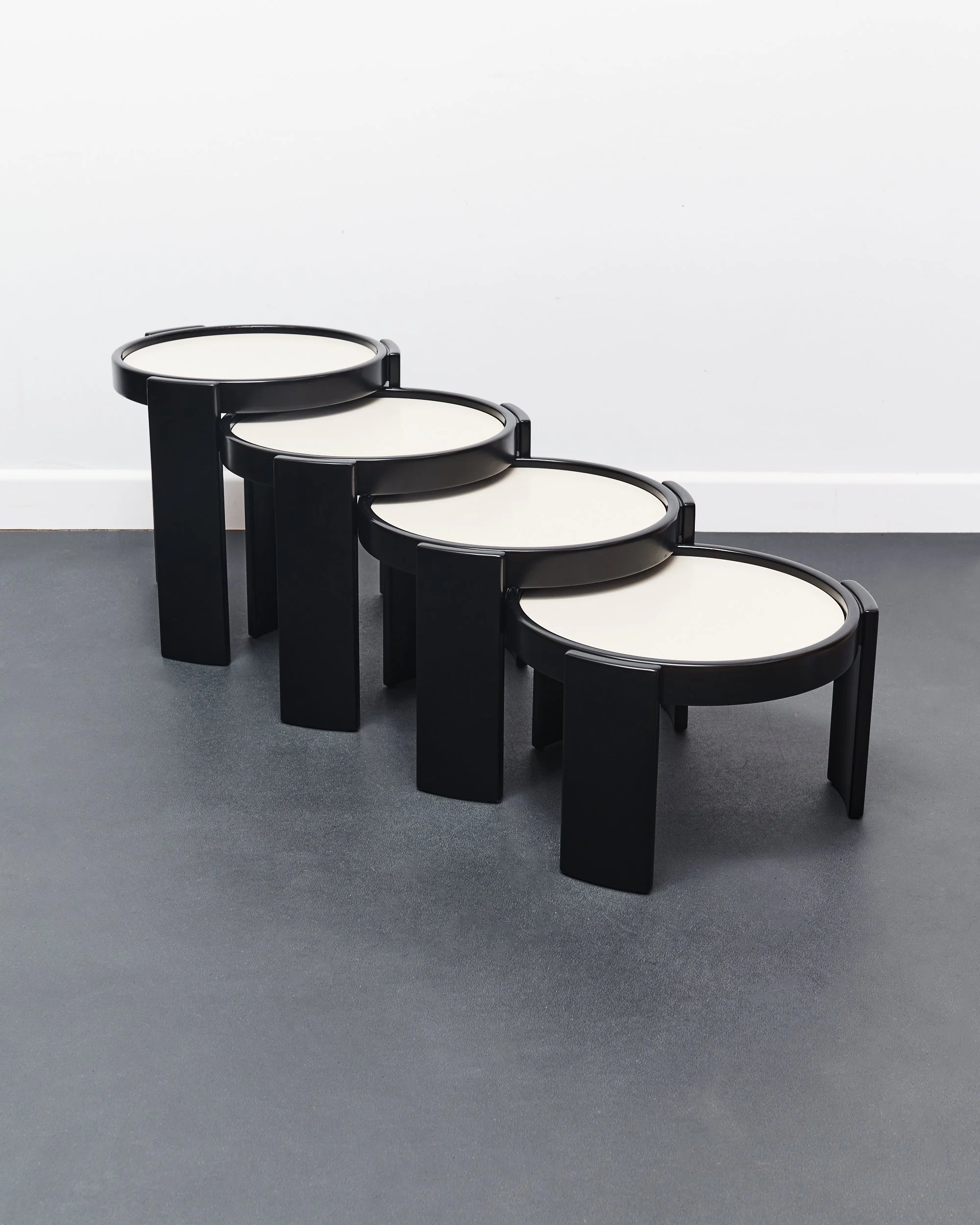 gianfranco.frattini.model.783.nestling.tables.cassina.1960s 3.jpg