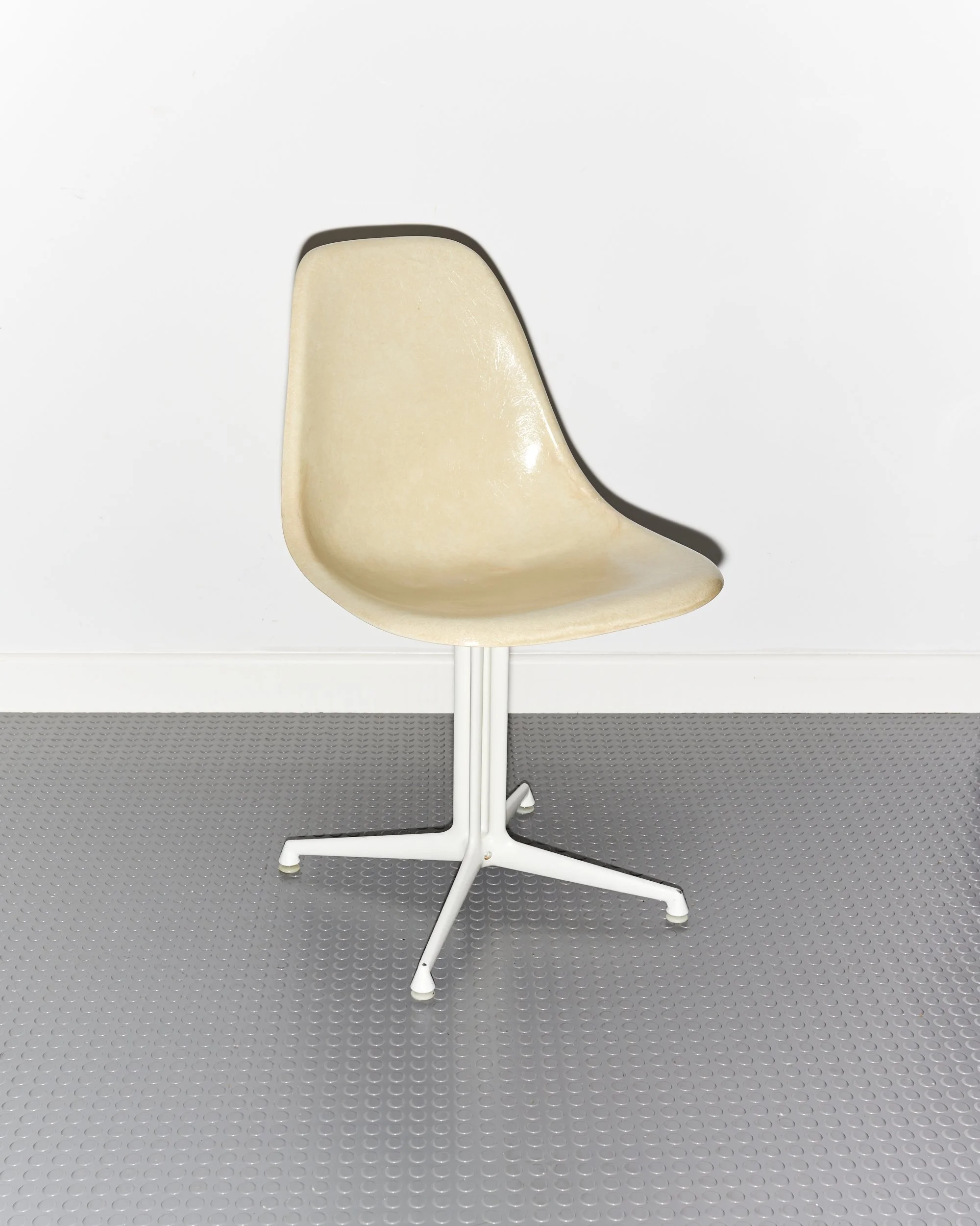 Stunning Vintage 'La Fonda' Fibreglass Chair by Charles & Ray Eames for Herman Miller C.1960 MCM