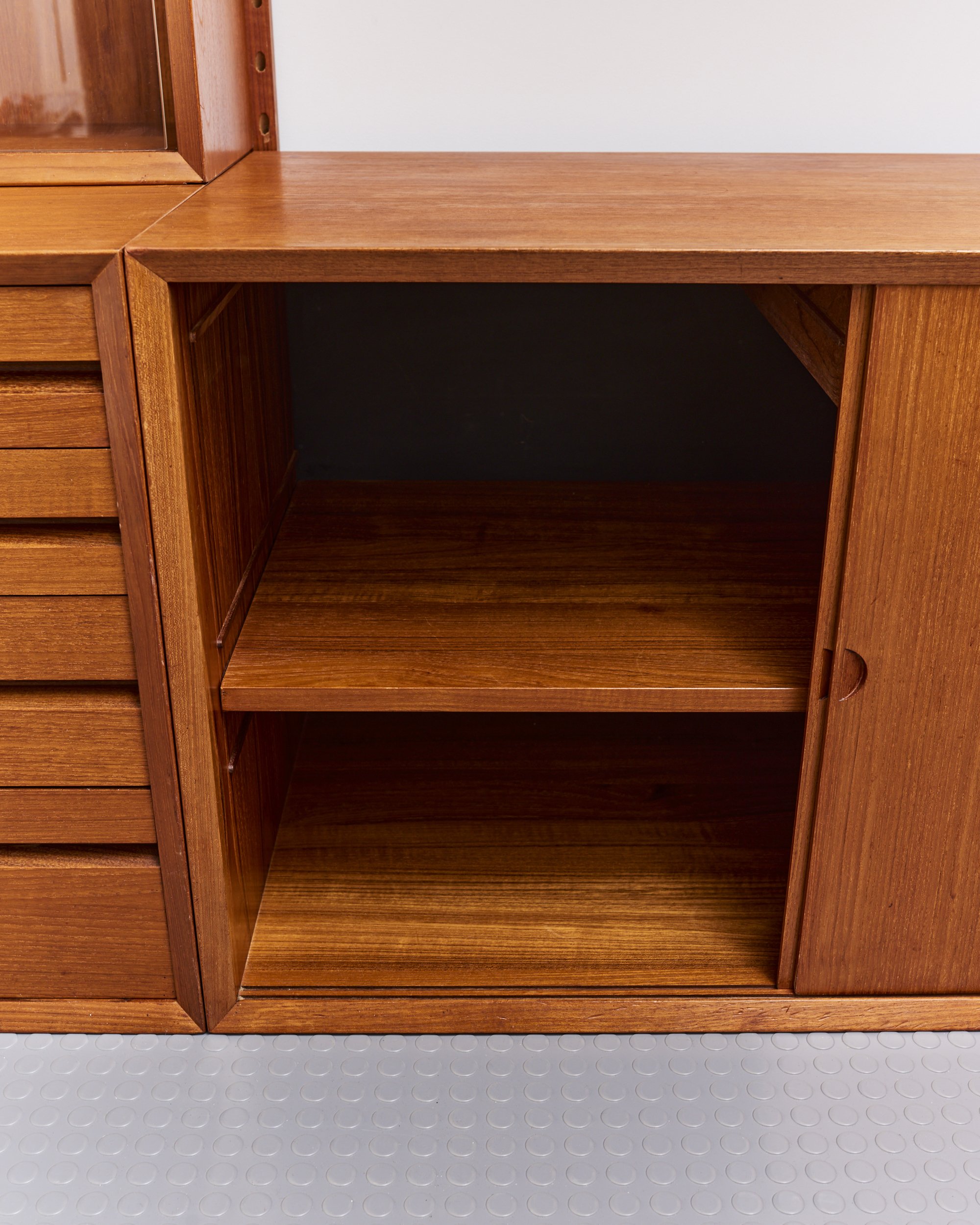 poul.cadovius.royal.system.wall.unit.cado.denmark.c.1950 1.jpg