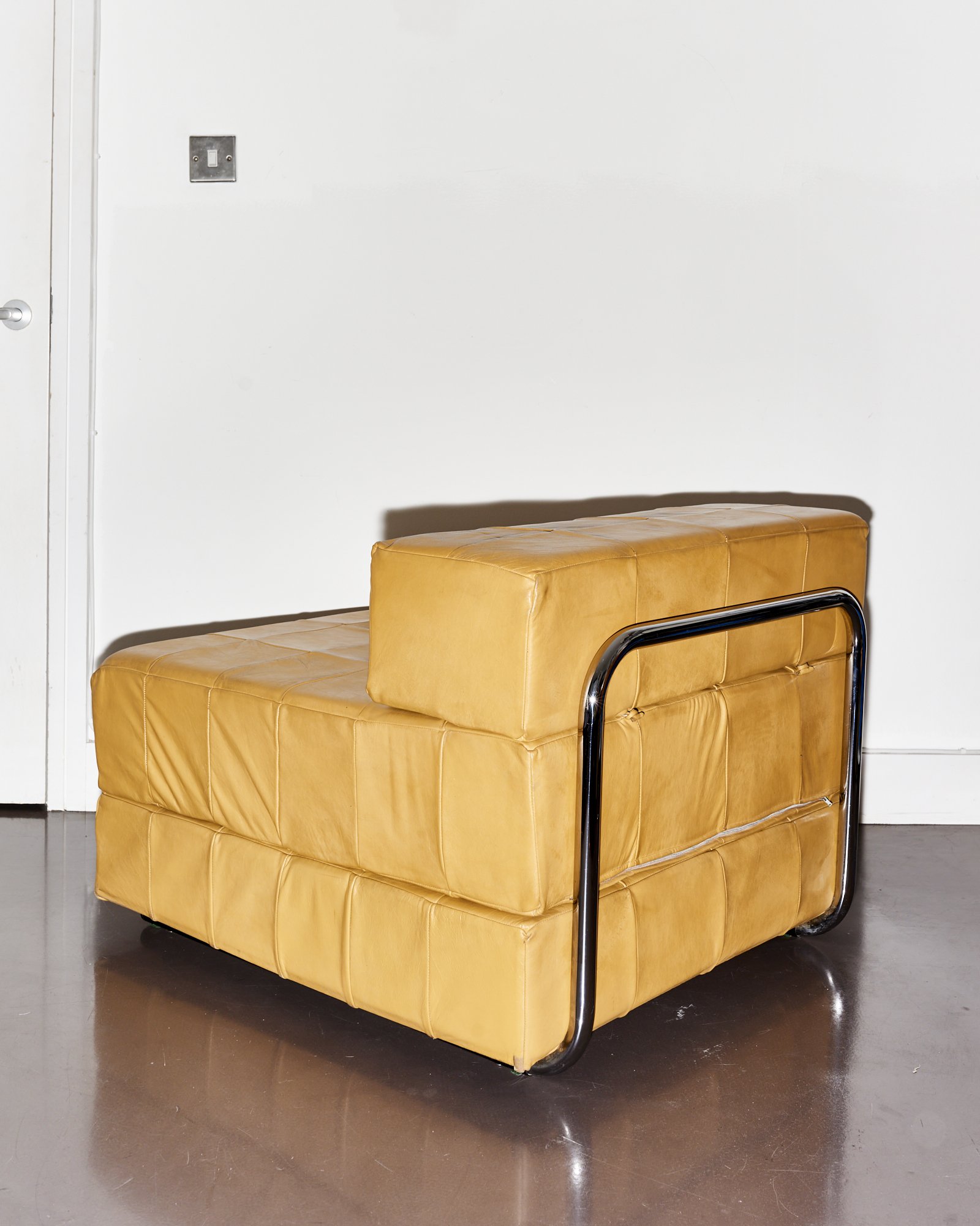 easychair.daybed.convertible.bed.lounge.leather.1980s 2.jpg