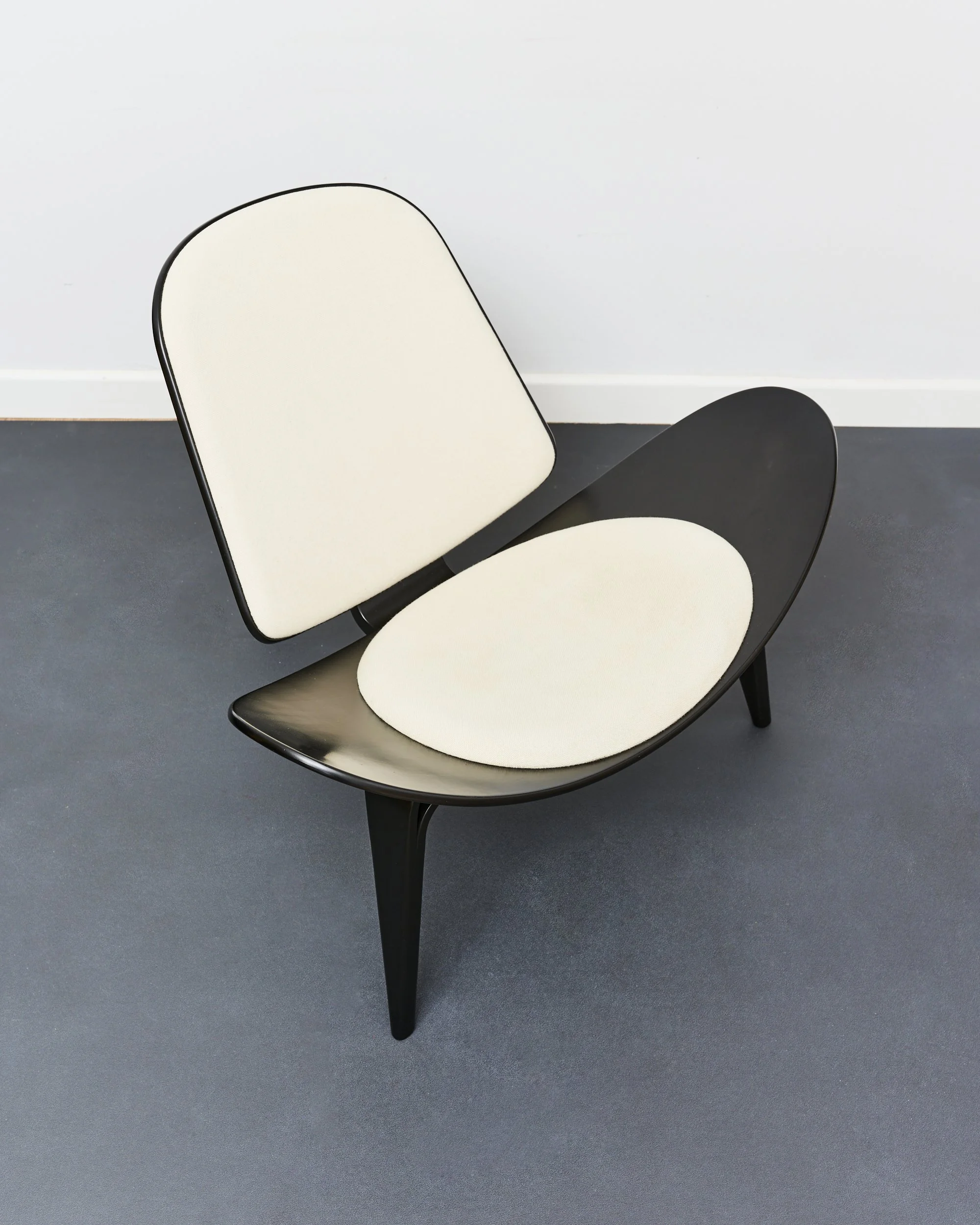 carl.hanse.son.ch07.shell.chair.hans.j.wegner.vintage 2.jpg
