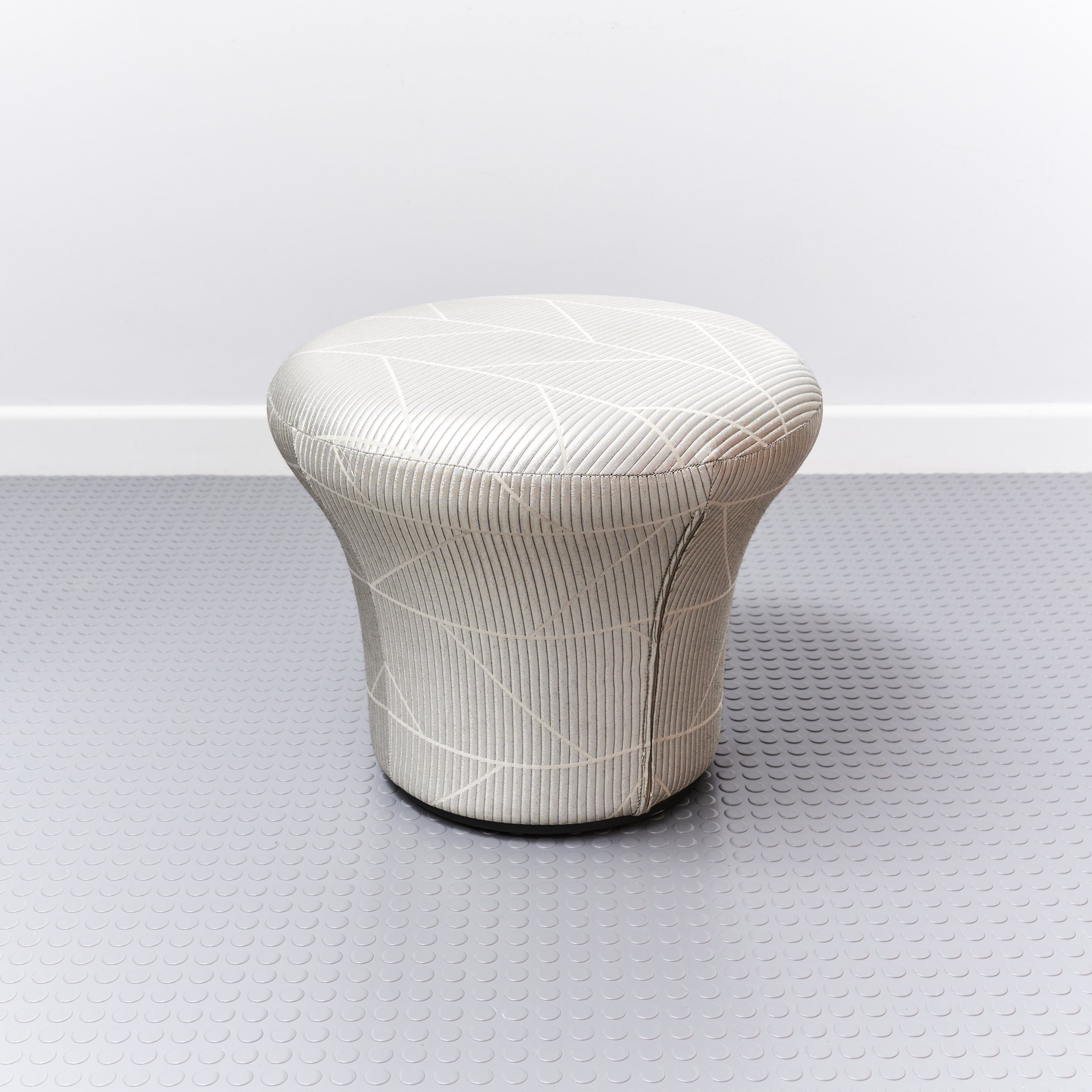 vintage.mushroom.pouf.ottoman.pierre.paulin.artifort.1960 2.jpg