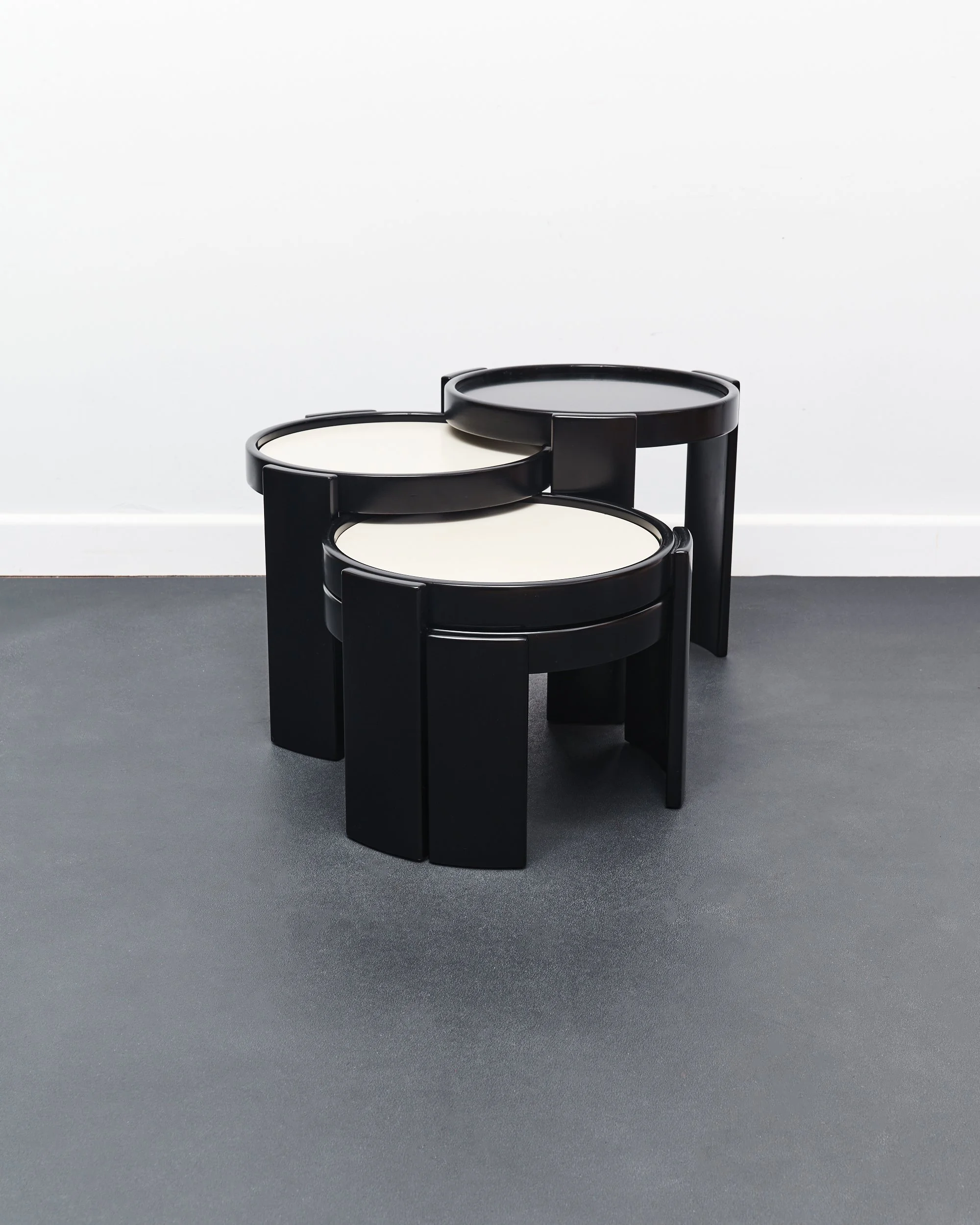 gianfranco.frattini.model.783.nestling.tables.cassina.1960s 4.jpg