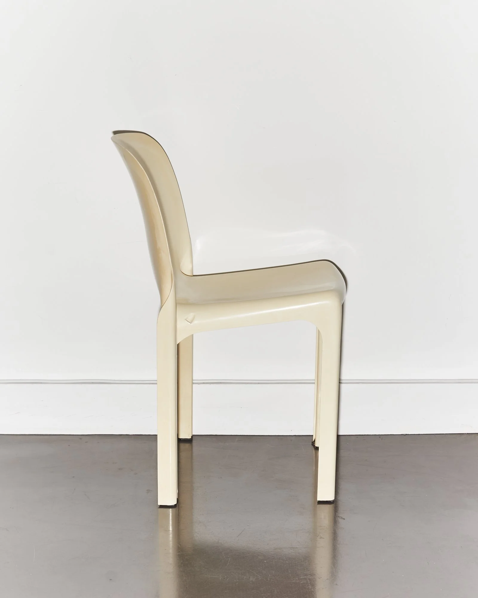 vico.magistretti.selene.chair.white.italy.artemide 3.jpg