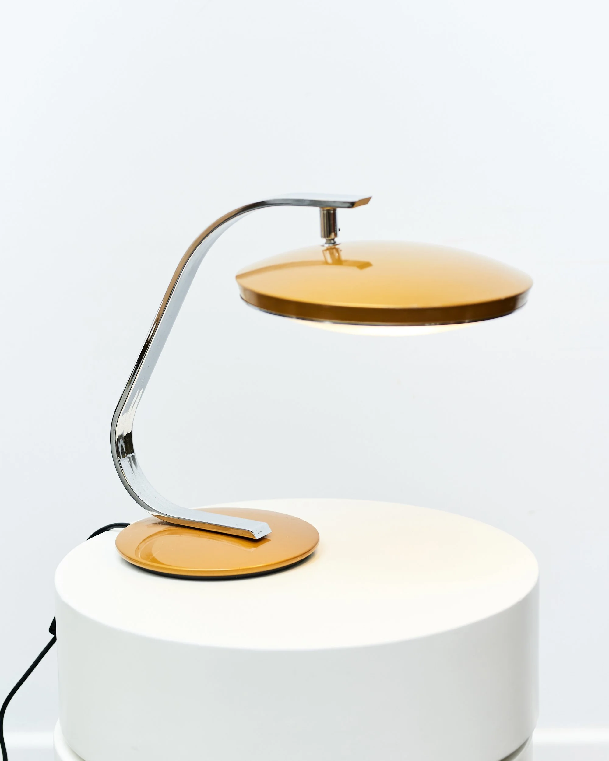 desk.table.lamp.model.520.fase.1960.luis.perez.de.la.oliva.gold.bauhaus 1.jpg