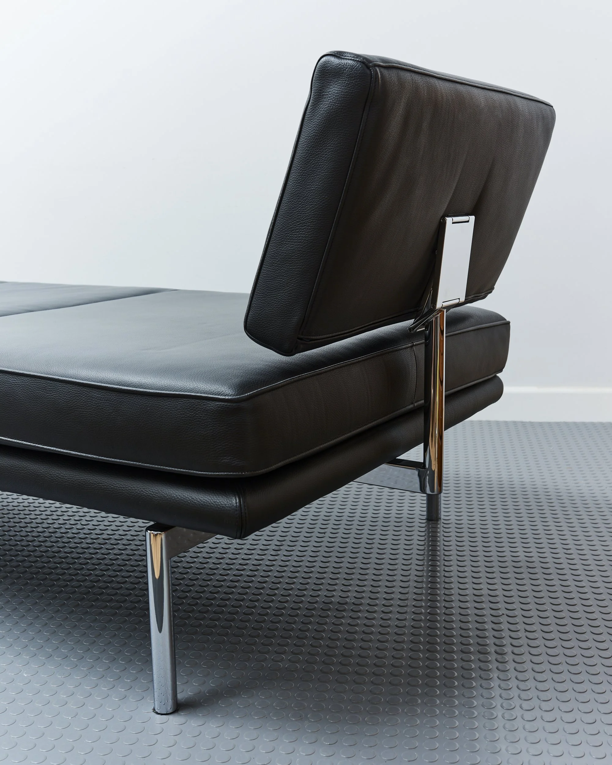 walter.knoll.eoos.living.platform.daybed.bergmann.bohmann.gründl.1990 4.jpg