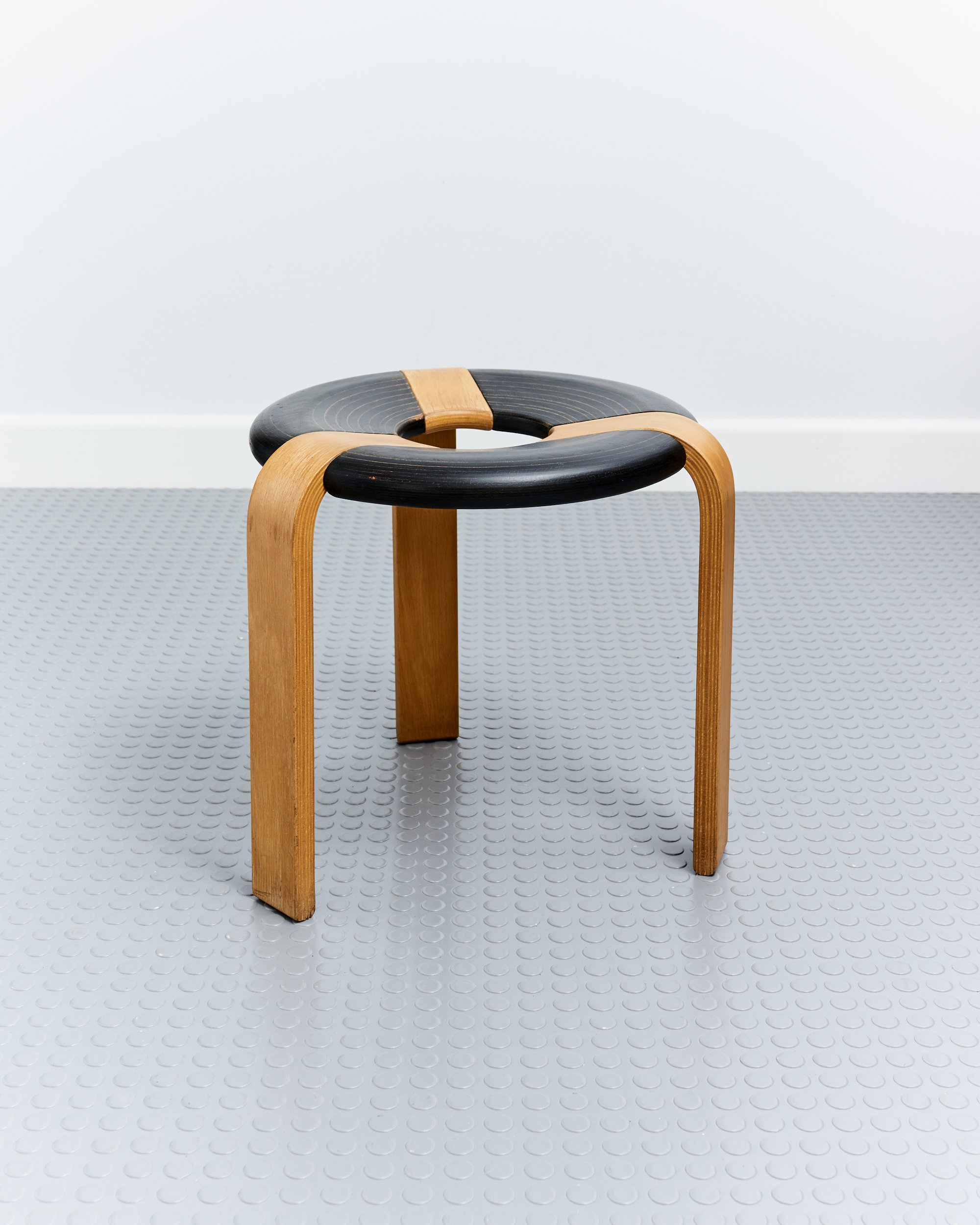 dougnut.stool.rud.thygesen.johnny.sorensen.magnus.olesen.1970.jpg